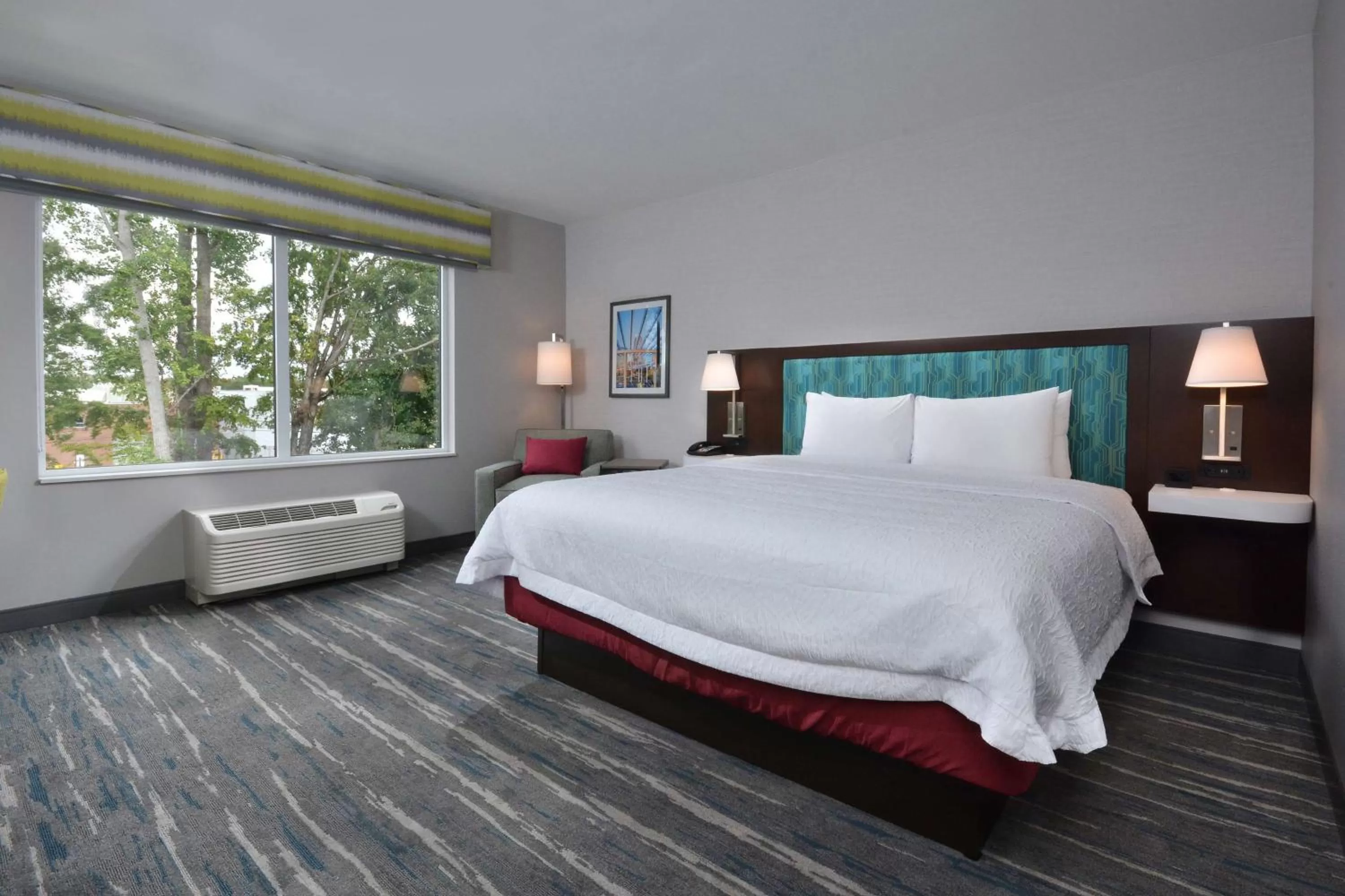 View (from property/room), Bed in Hampton Inn & Suites Charlotte North I 485