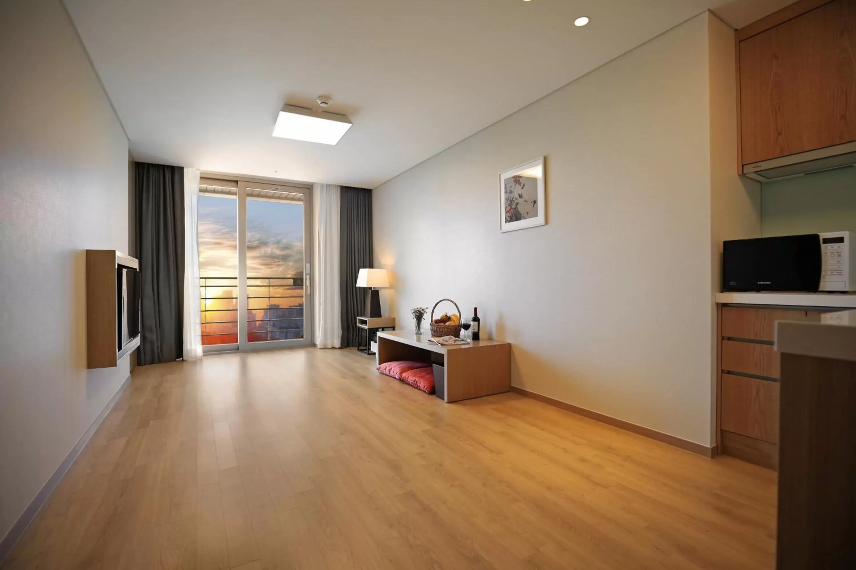 Korean-Style Suite with Partial Sea View in Best Western Haeundae Hotel Korean-Style Suite with Partial Sea View in Best Western Haeundae Hotel