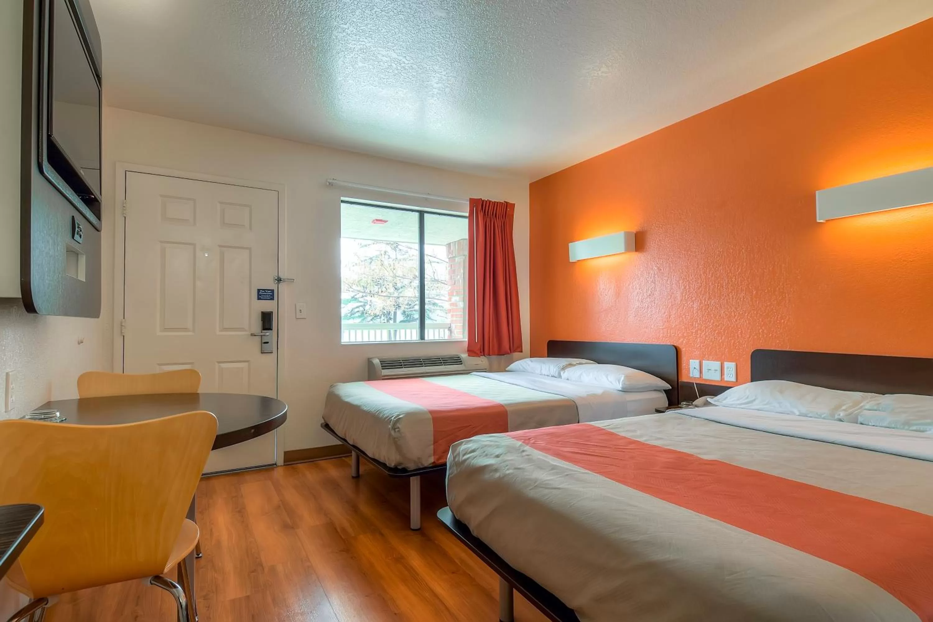 TV and multimedia, Bed in Motel 6-Arcadia, CA - Los Angeles - Pasadena Area