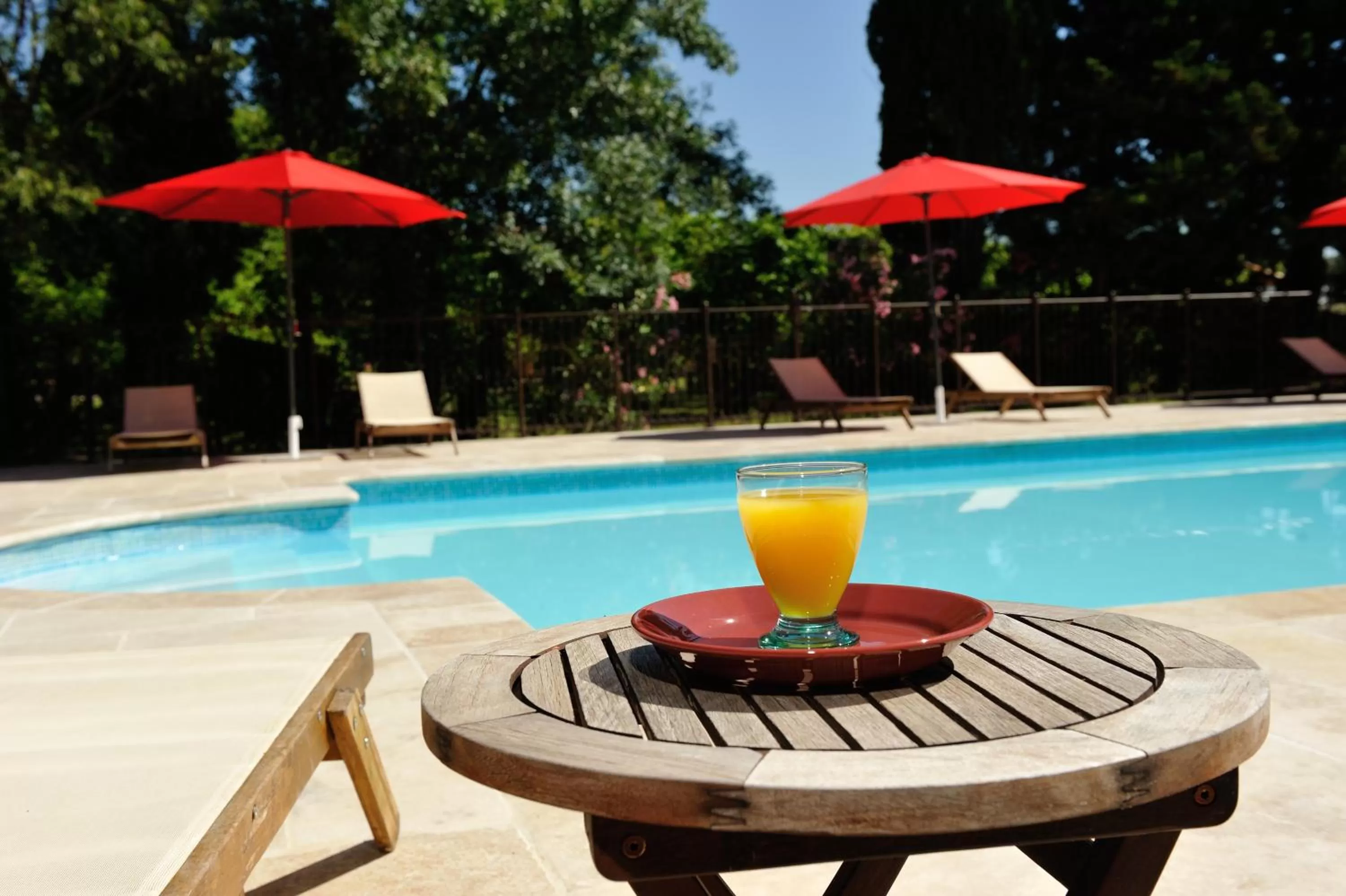 Swimming pool in Chambres d'Hotes Domaine des Machottes