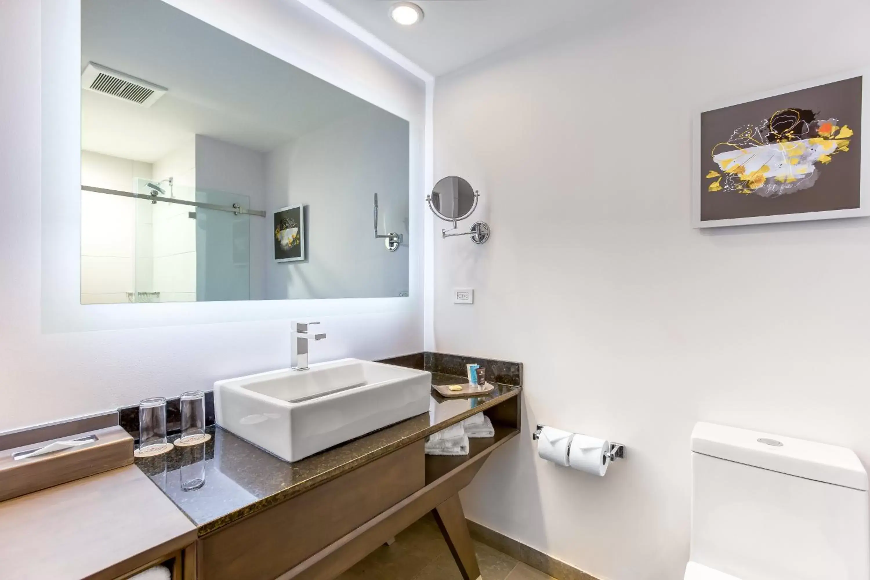 Standard King Room - High Floor in Crowne Plaza San Jose La Sabana by IHG Standard King Room - High Floor in Crowne Plaza San Jose La Sabana by IHG