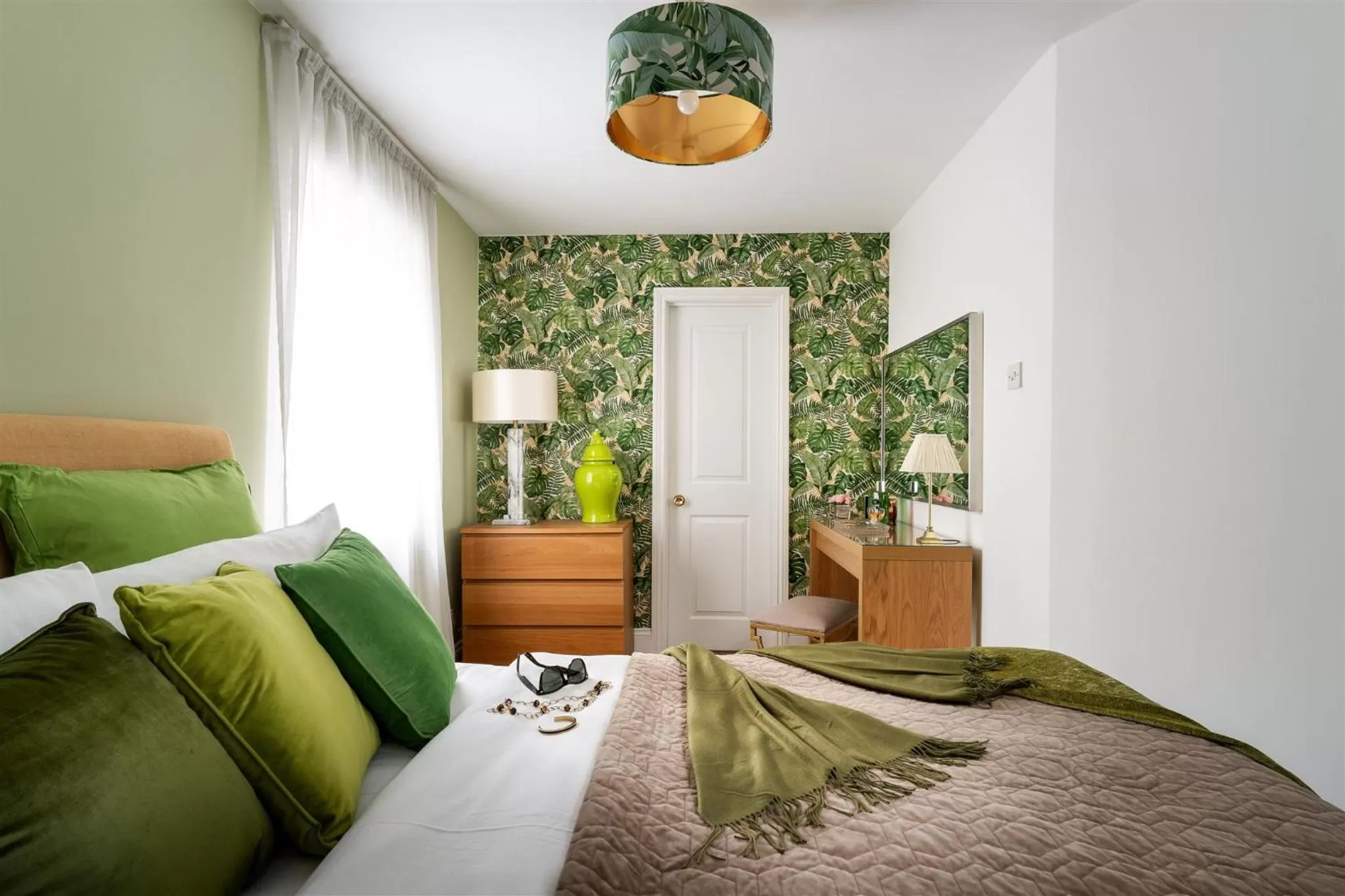 Bedroom, Bed in Palm Grove Apartments