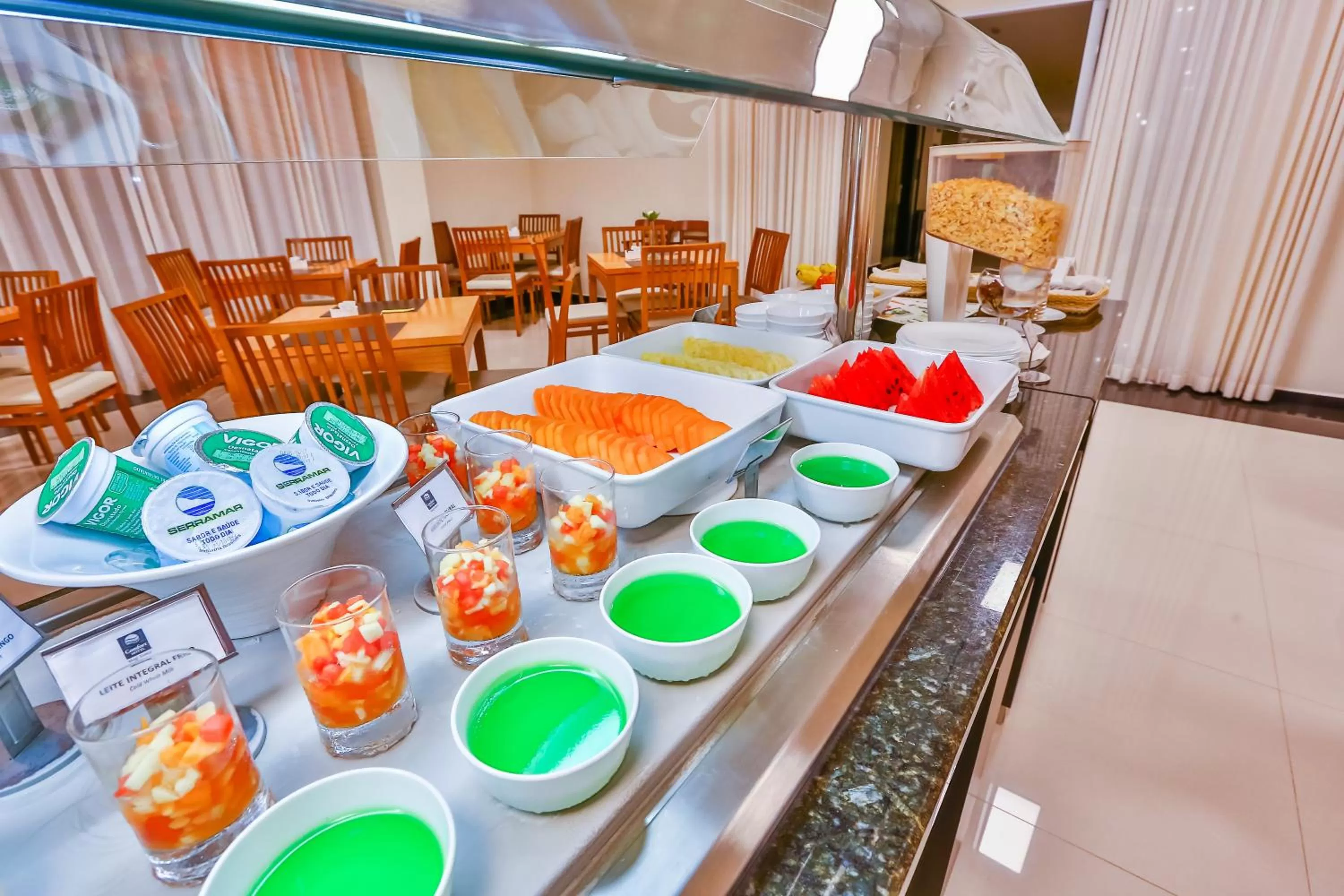 Buffet breakfast in Comfort Mogi Guaçu