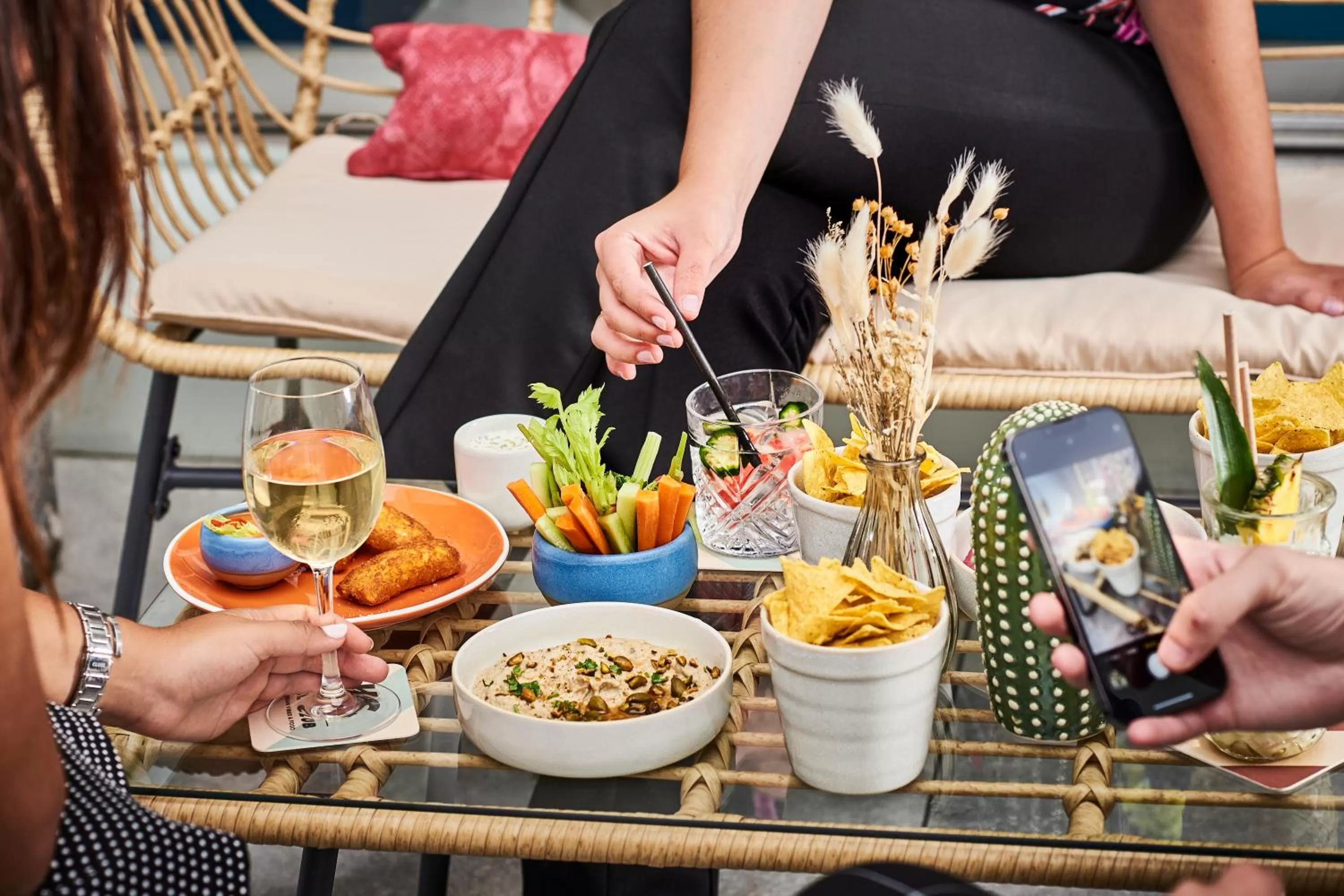 Restaurant/places to eat in Hôtel Chromatics & Restaurant Hill Club by HappyCulture