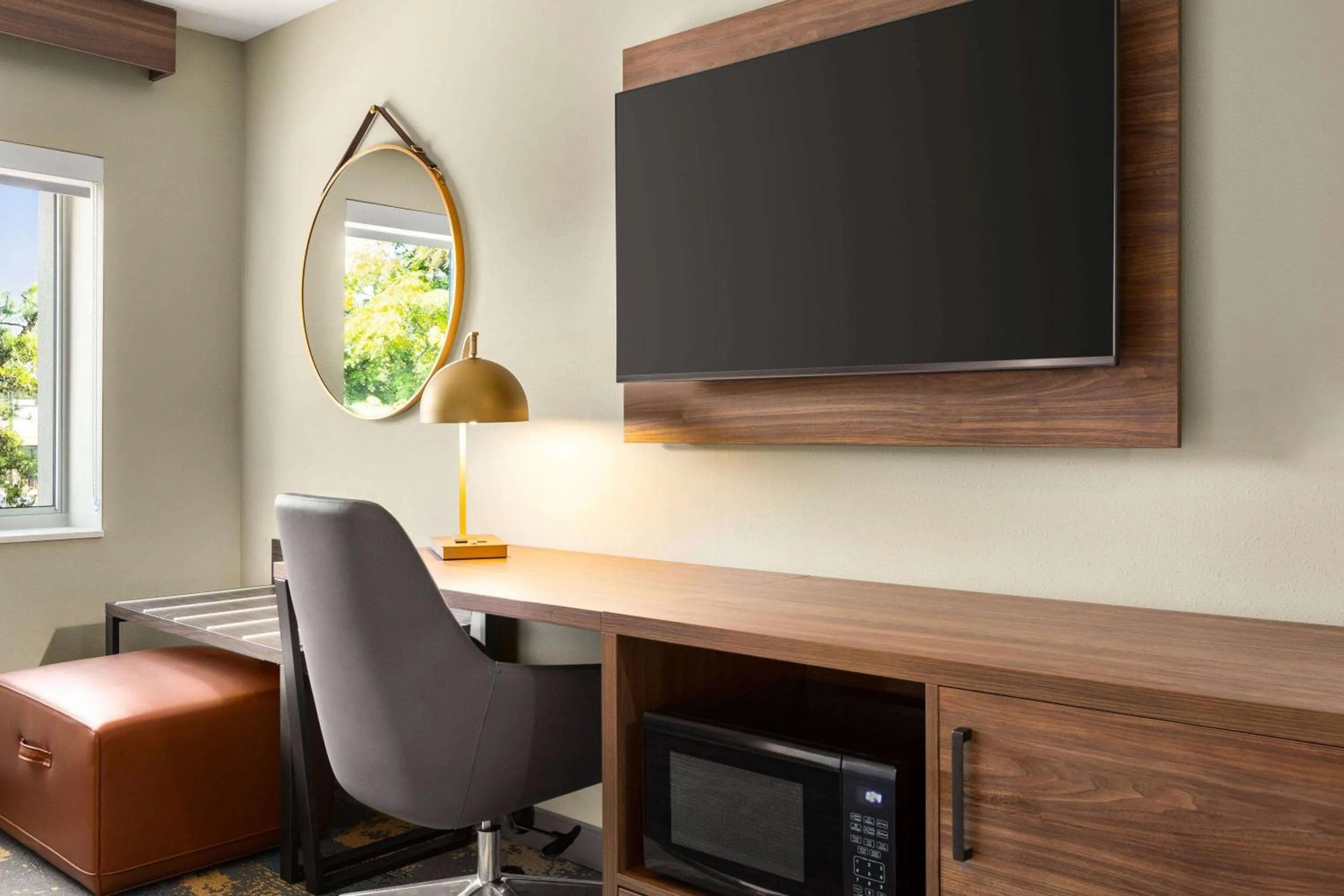 Photo of the whole room in La Quinta Inn by Wyndham Columbia NE Fort Jackson