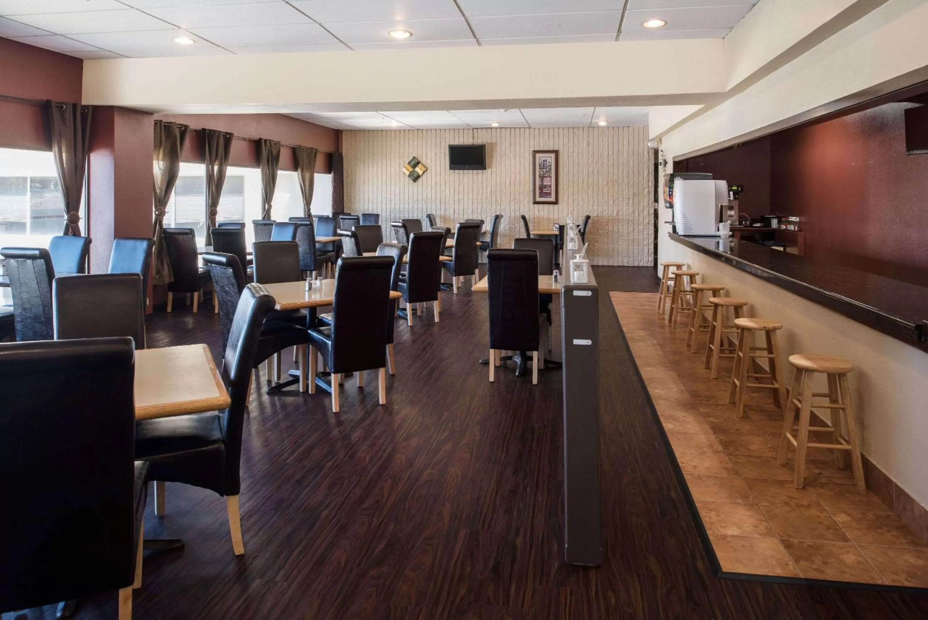 Restaurant/places to eat in Ramada by Wyndham Downtown Spokane