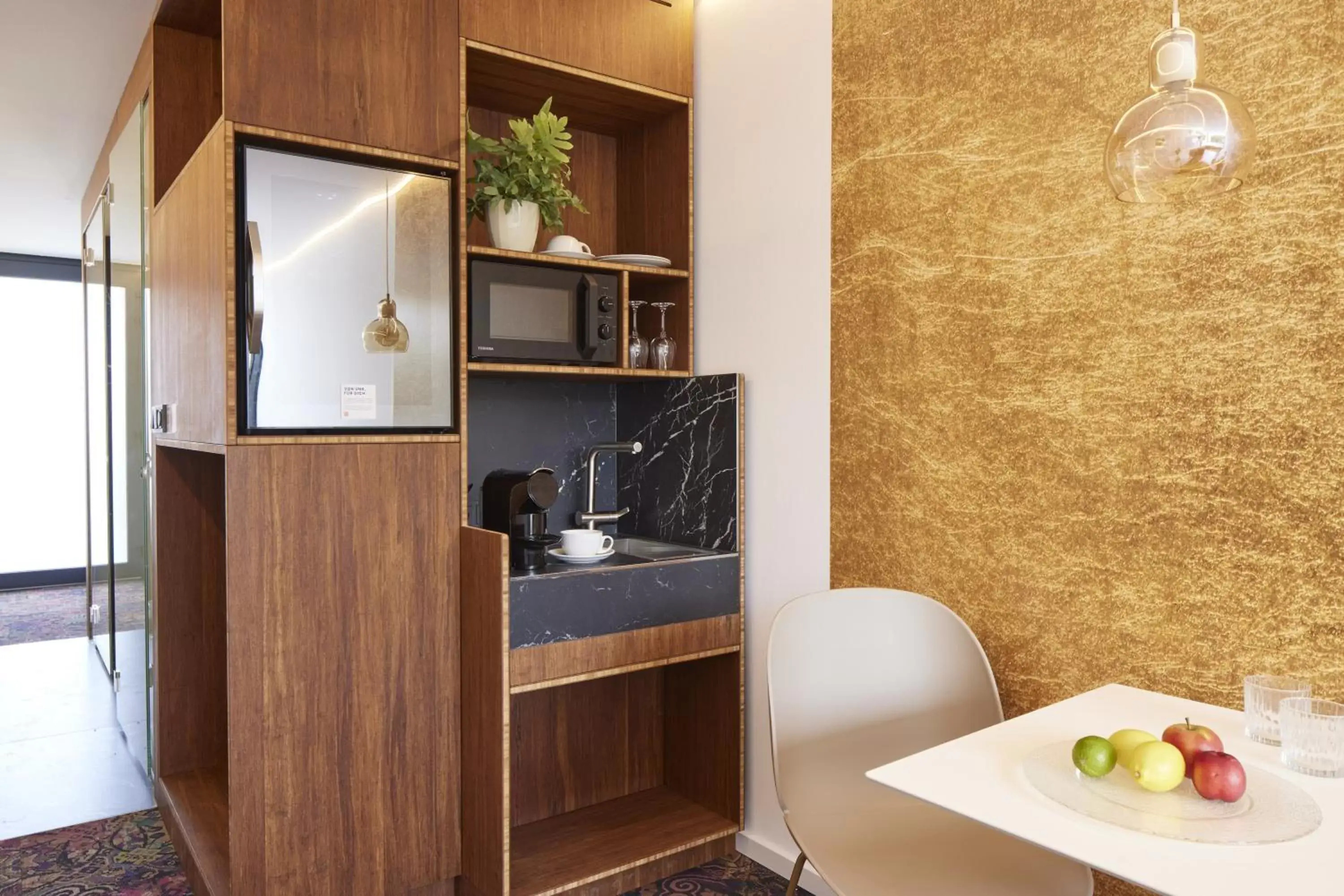 Standard King Room in TIN INN Montabaur l einfach gut - Das Hotel aus hochwertig ausgebauten Überseecontainern Standard King Room in TIN INN Montabaur l einfach gut - Das Hotel aus hochwertig ausgebauten Überseecontainern