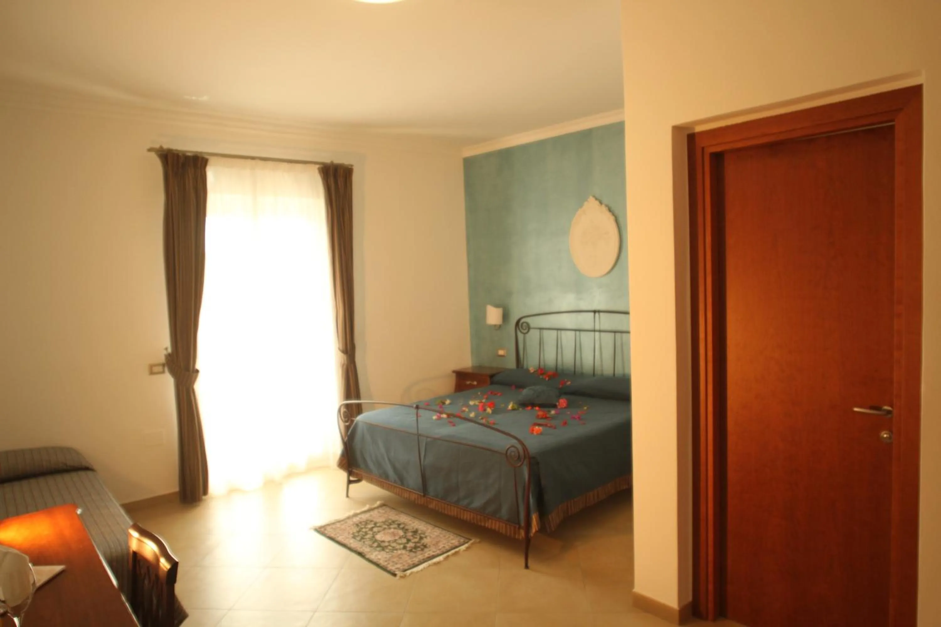 Balcony/Terrace, Bed in Hotel Boutique Il Castellino Relais