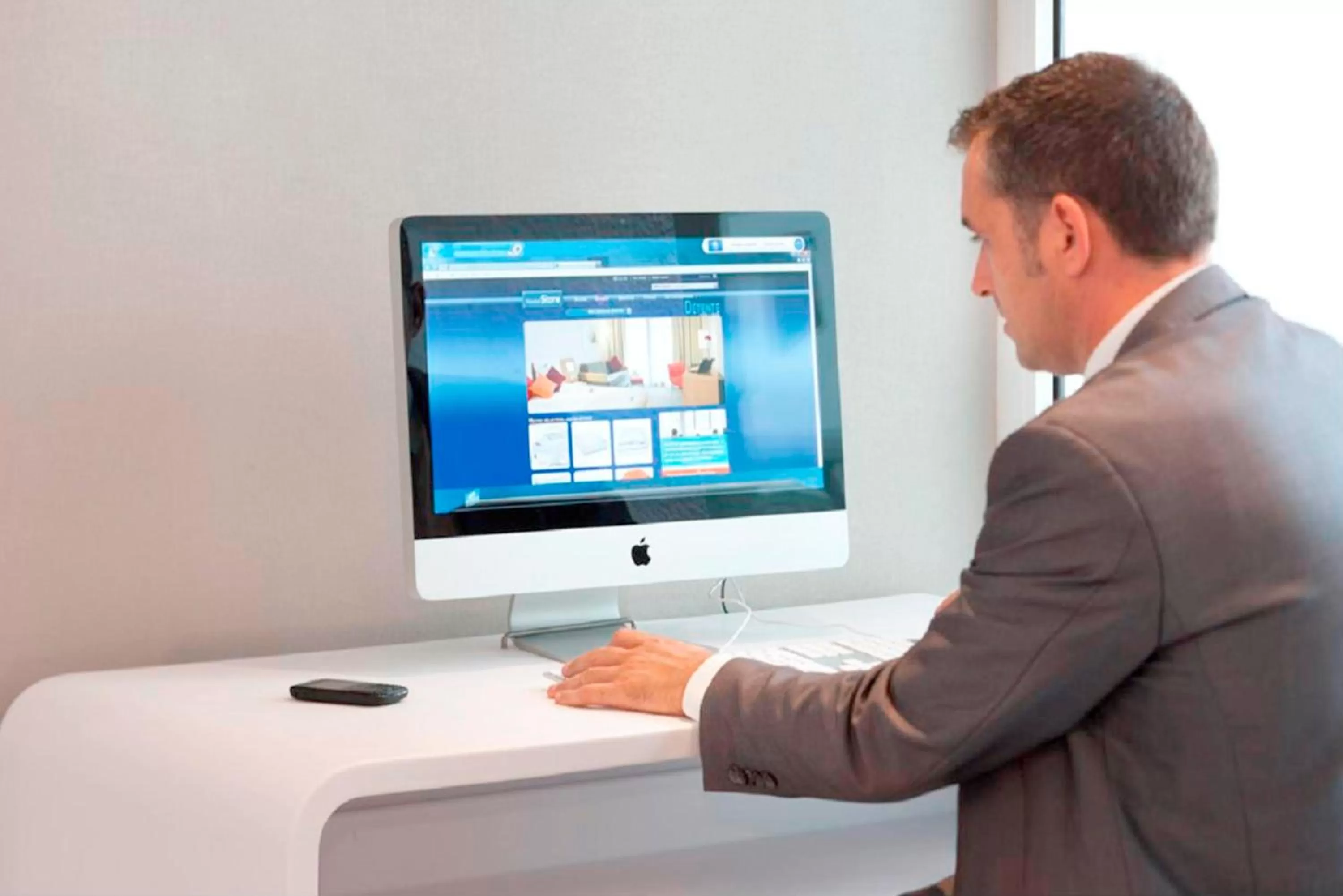 People in Novotel Caen Côte de Nacre