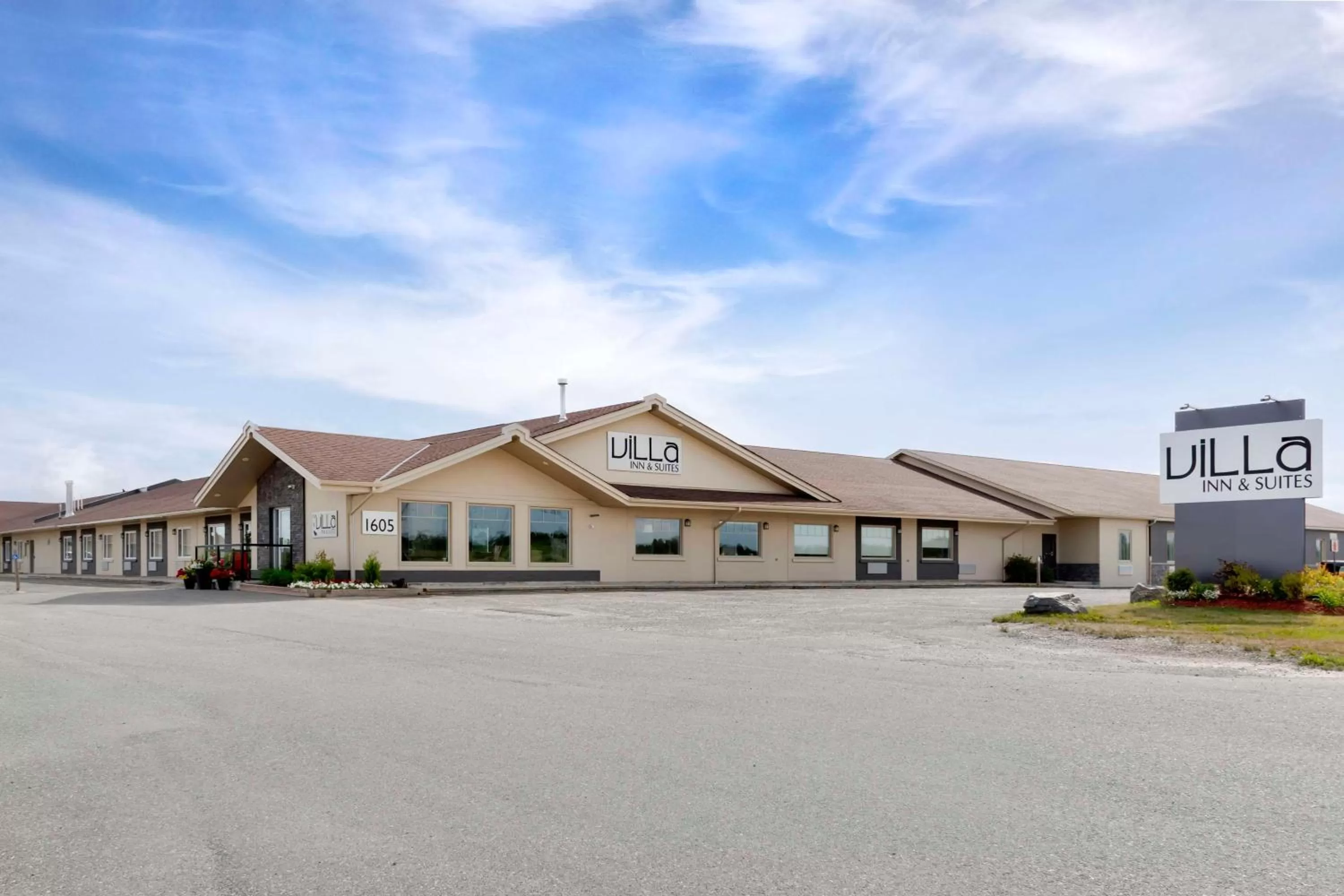 Property building in Villa Inn & Suites - SureStay Collection by Best Western