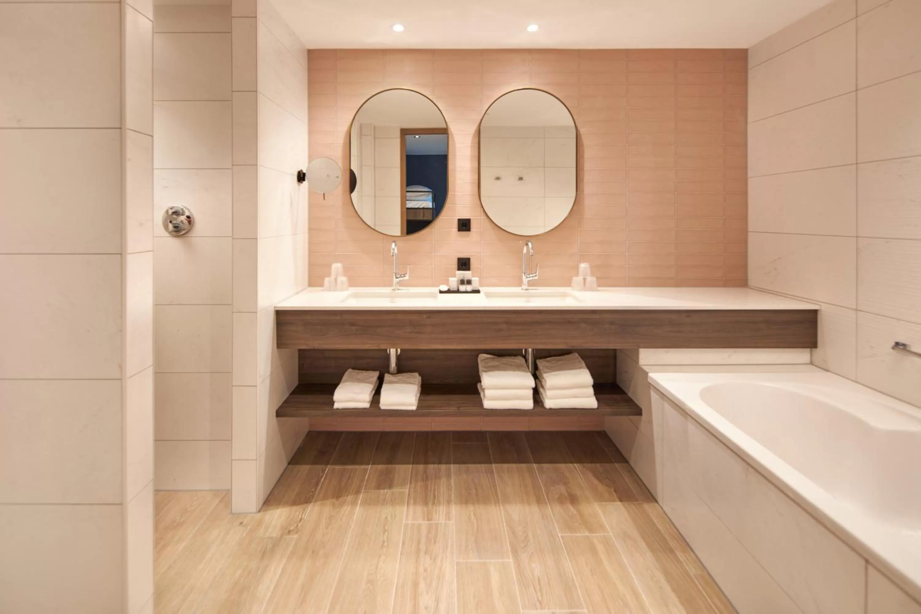 Bathroom in Van der Valk Hotel Haarlem