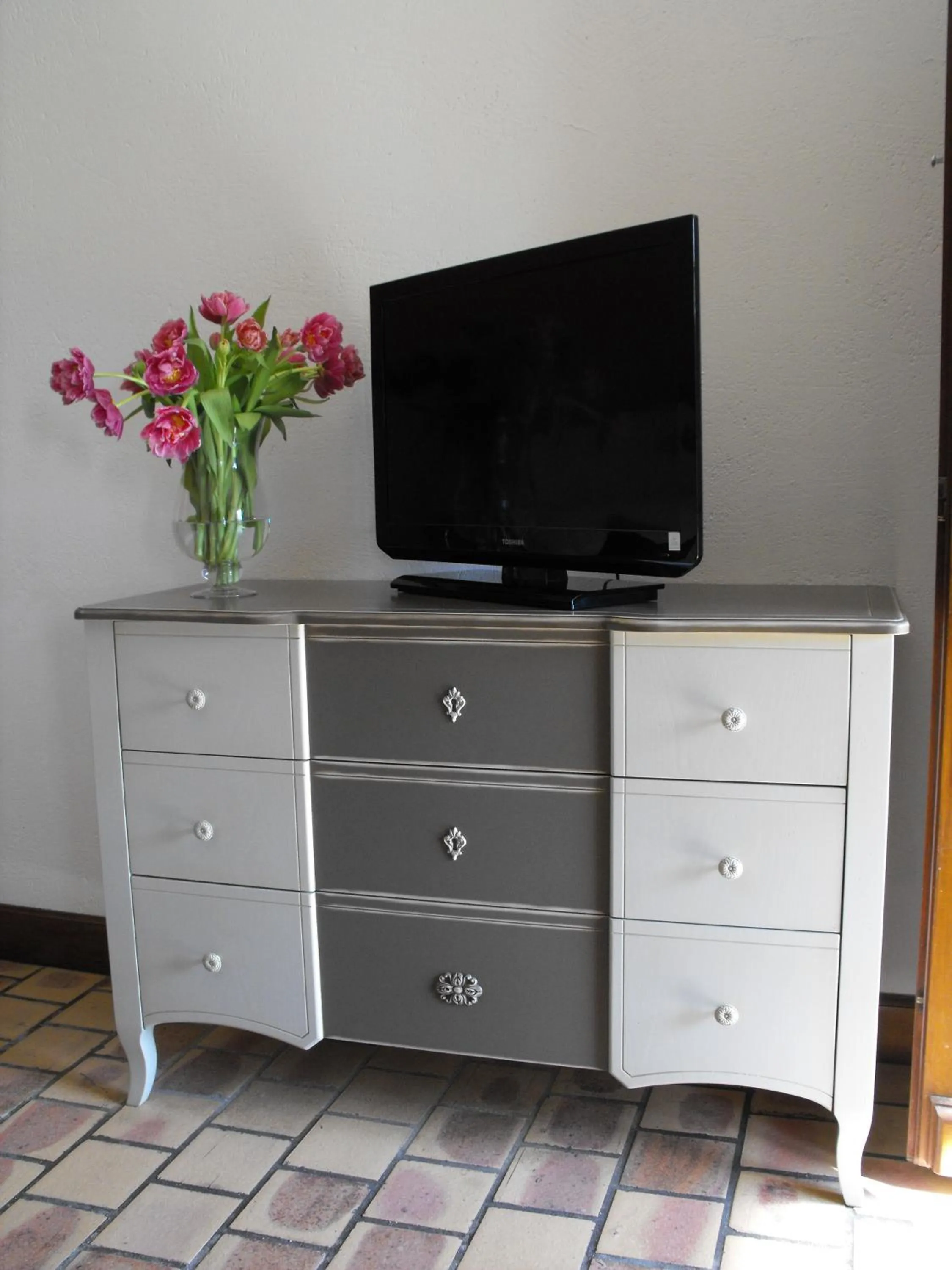 TV and multimedia in L'Orée des Chênes, The Originals Relais