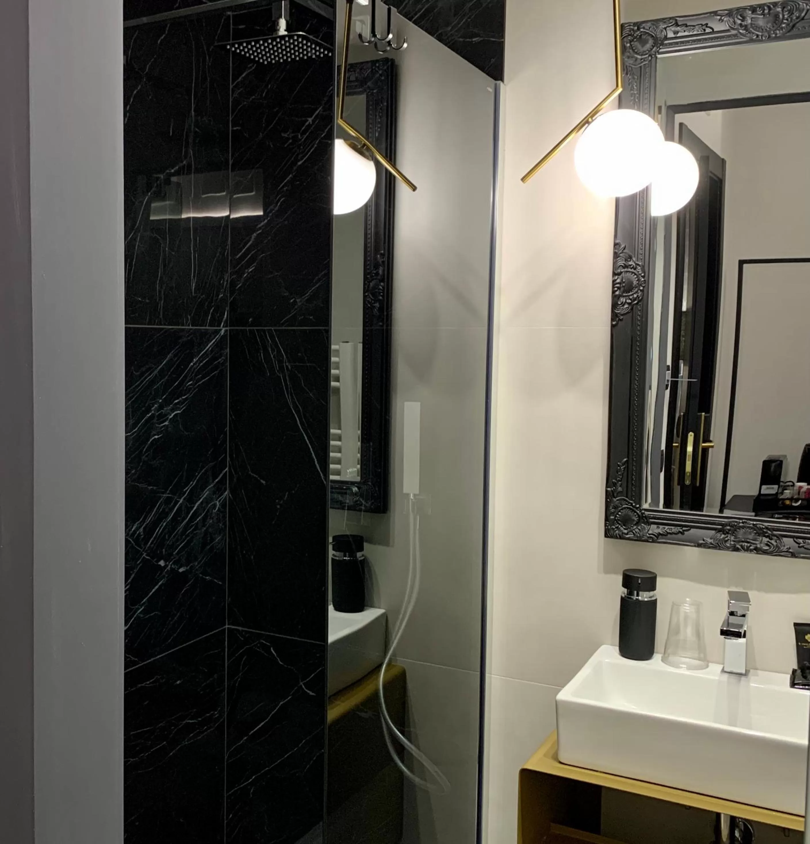 Bathroom in Toledo Boutique Rooms