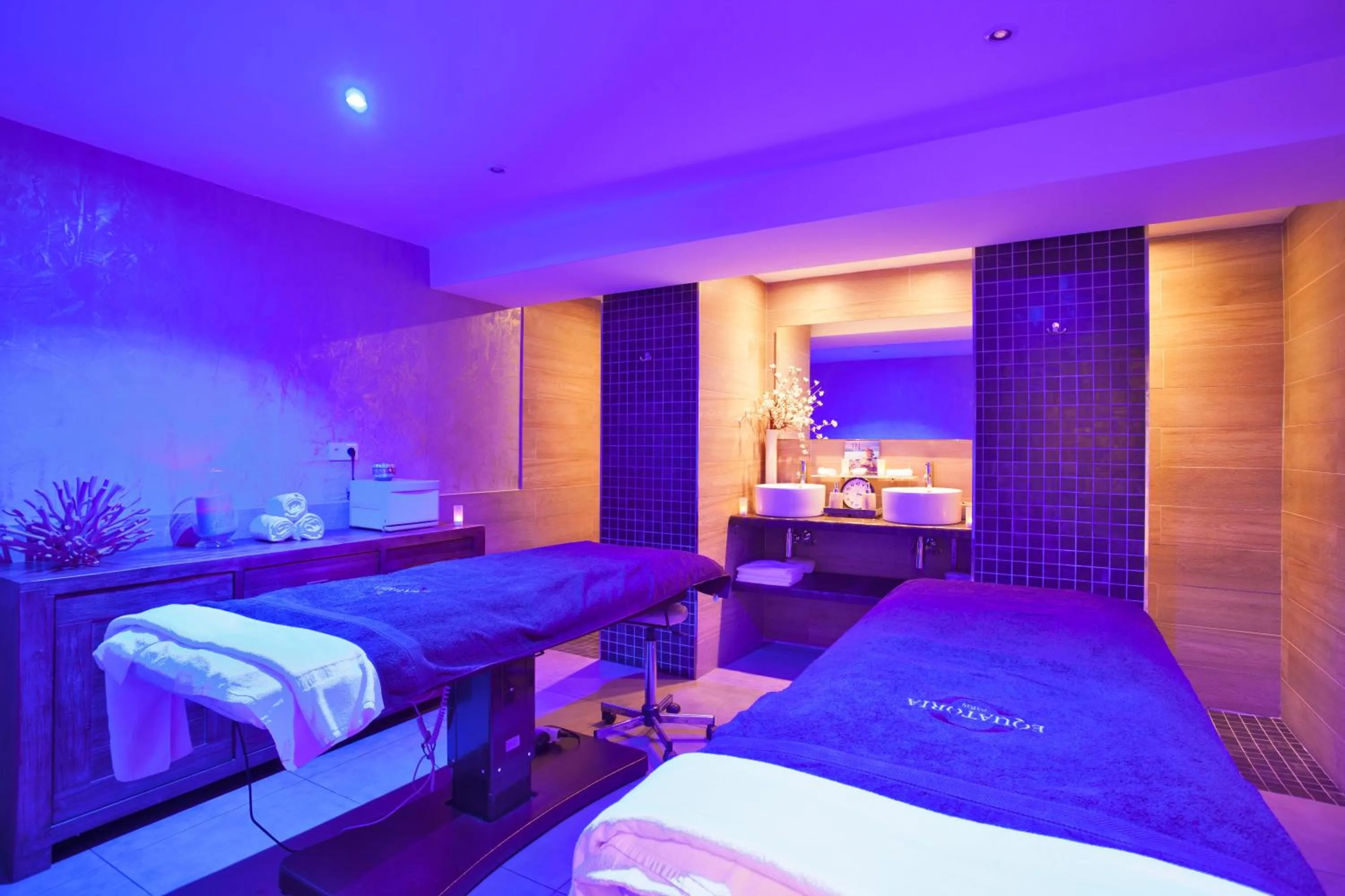 Massage, Bed in Le Neptune & Spa