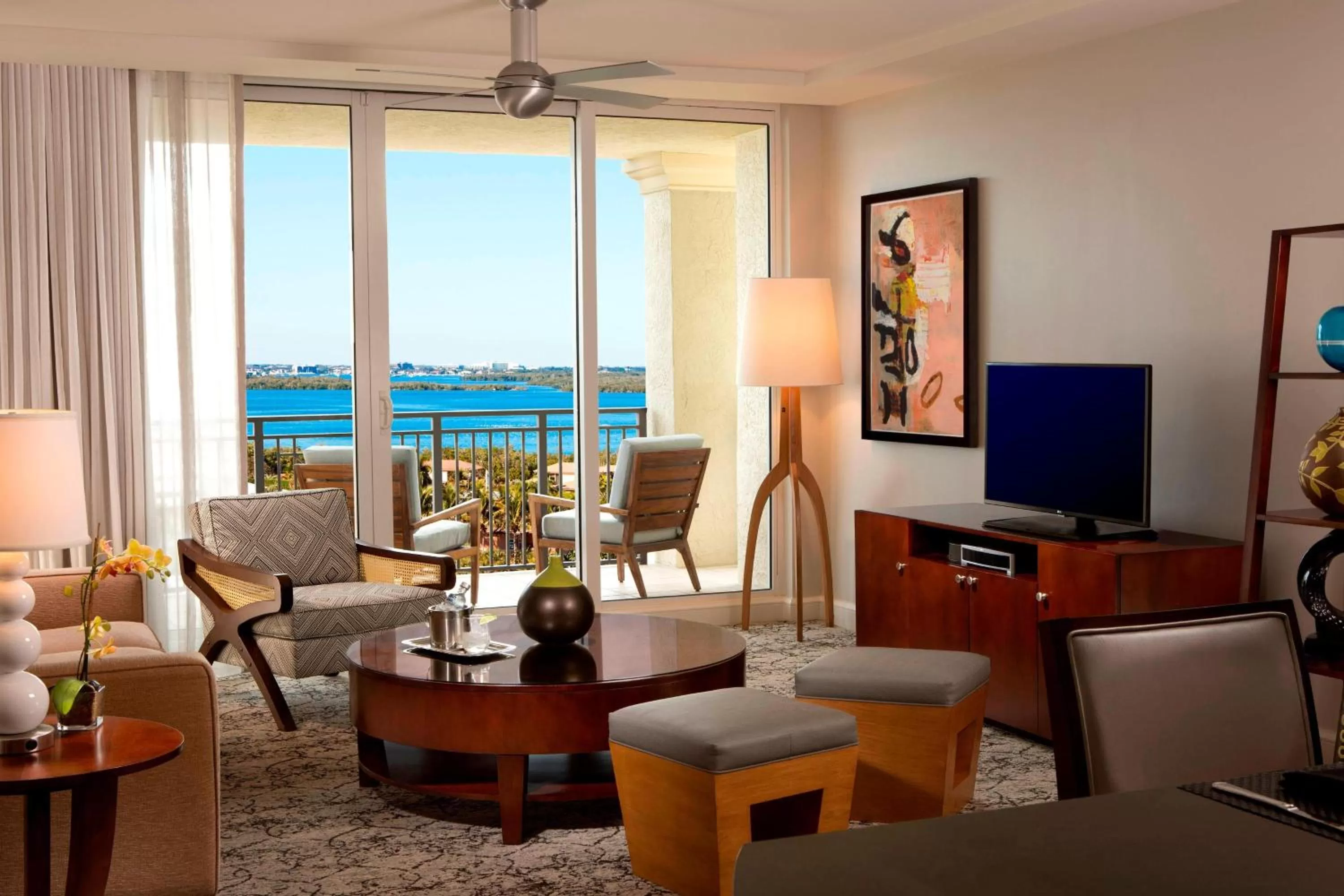 Living room in Palm Beach Marriott Singer Island Beach Resort & Spa