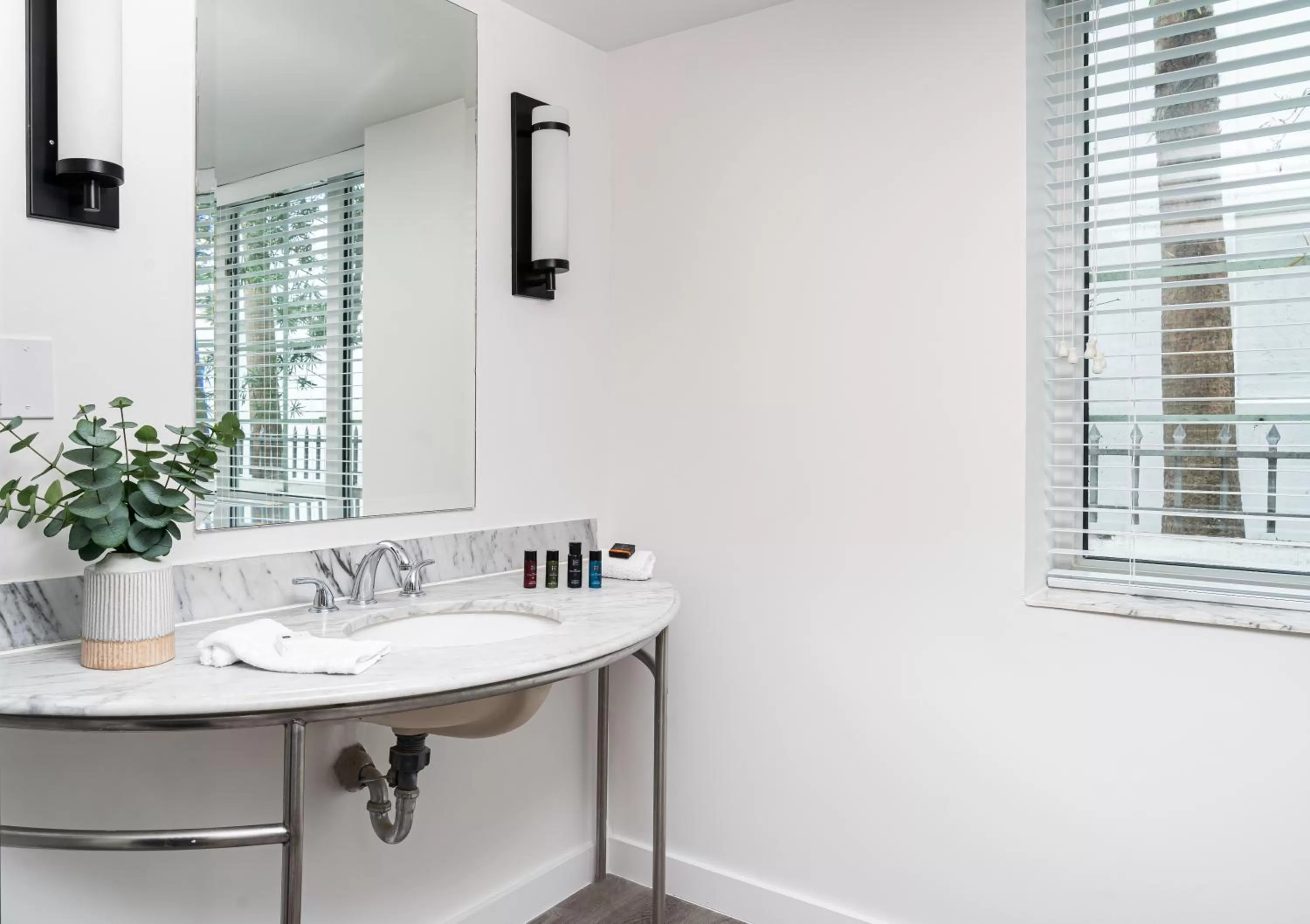 Bathroom in Essex House Hotel