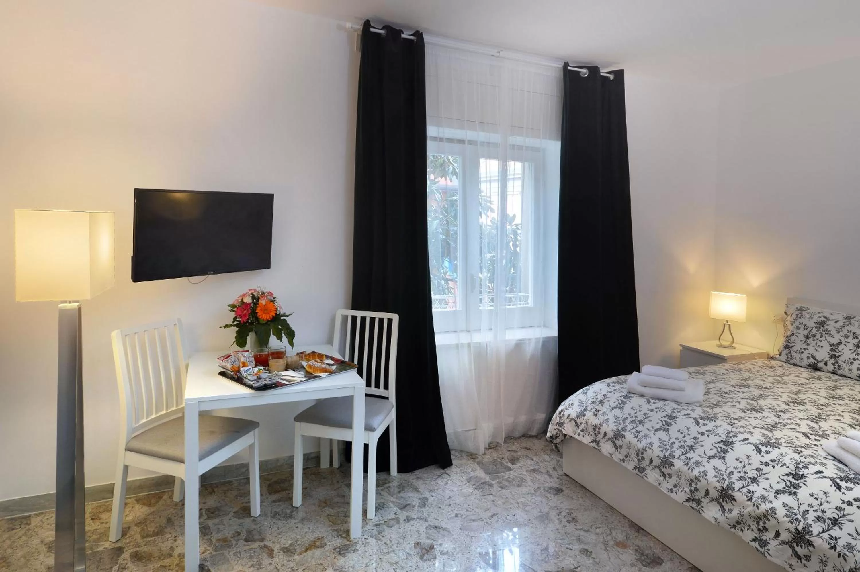 Photo of the whole room, Bed in La Locanda Dell'Arte-Museo