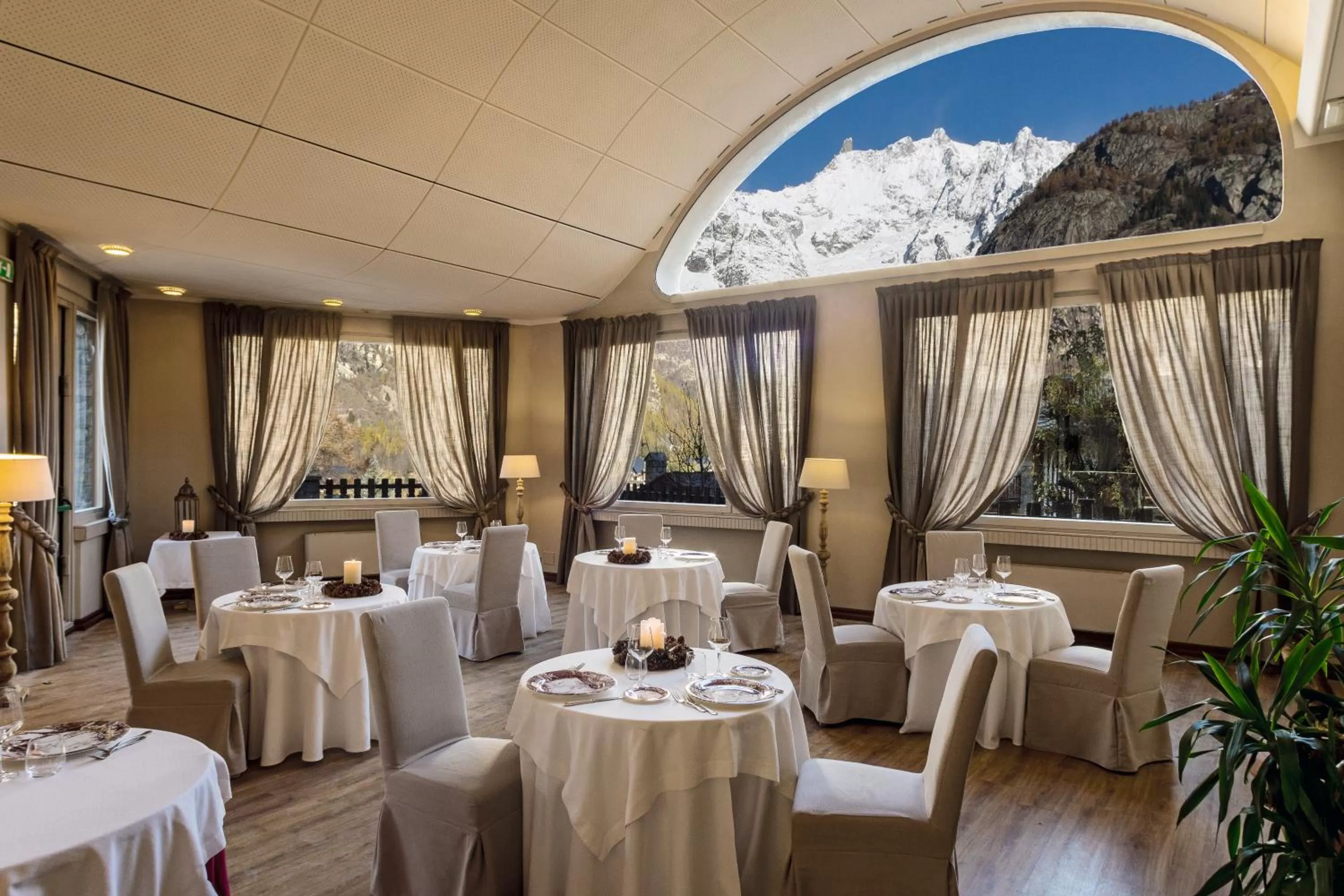 Restaurant/places to eat in Grand Hotel Royal E Golf