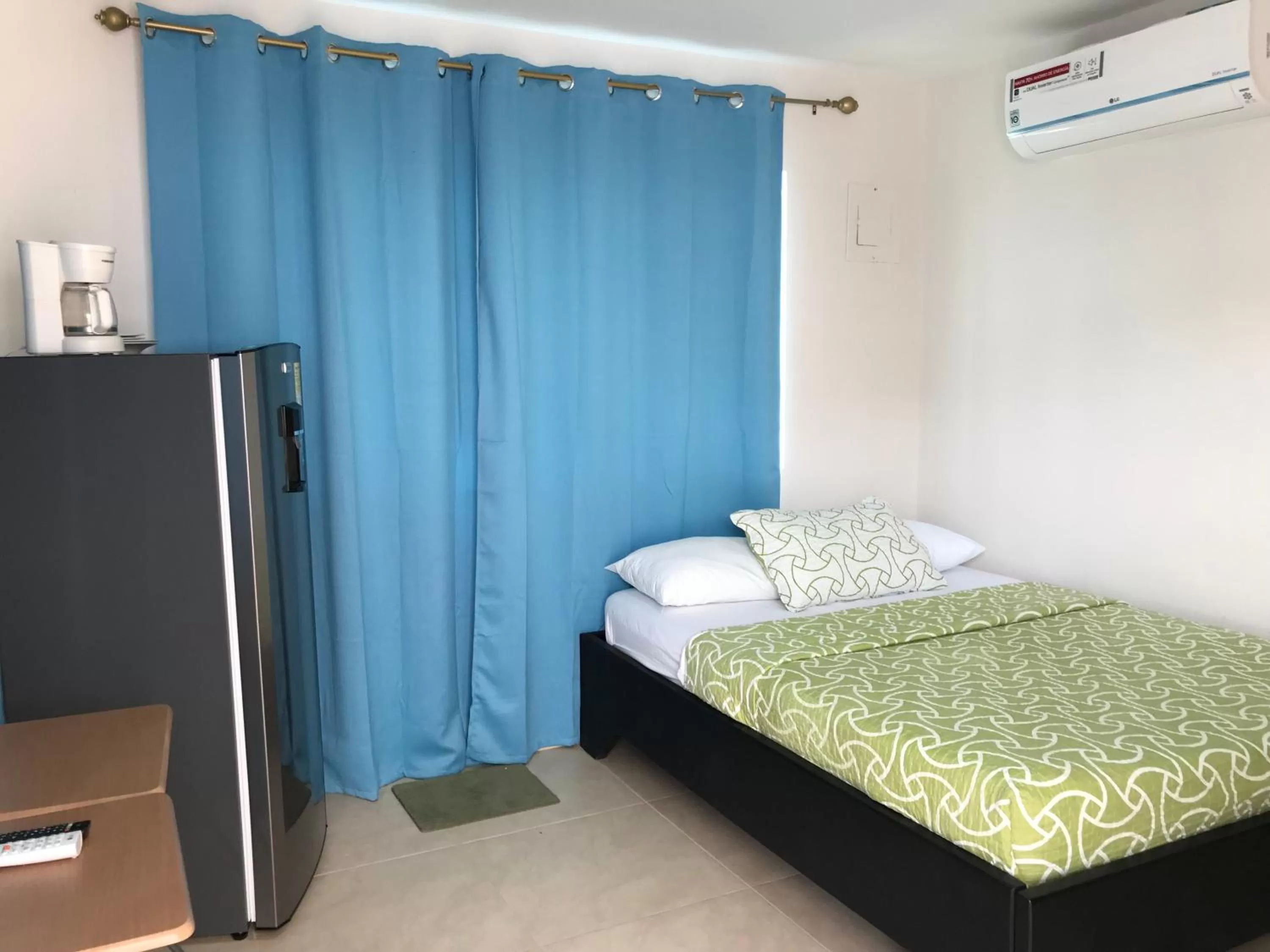 Bed in Caribbean Island Hotel Piso 2