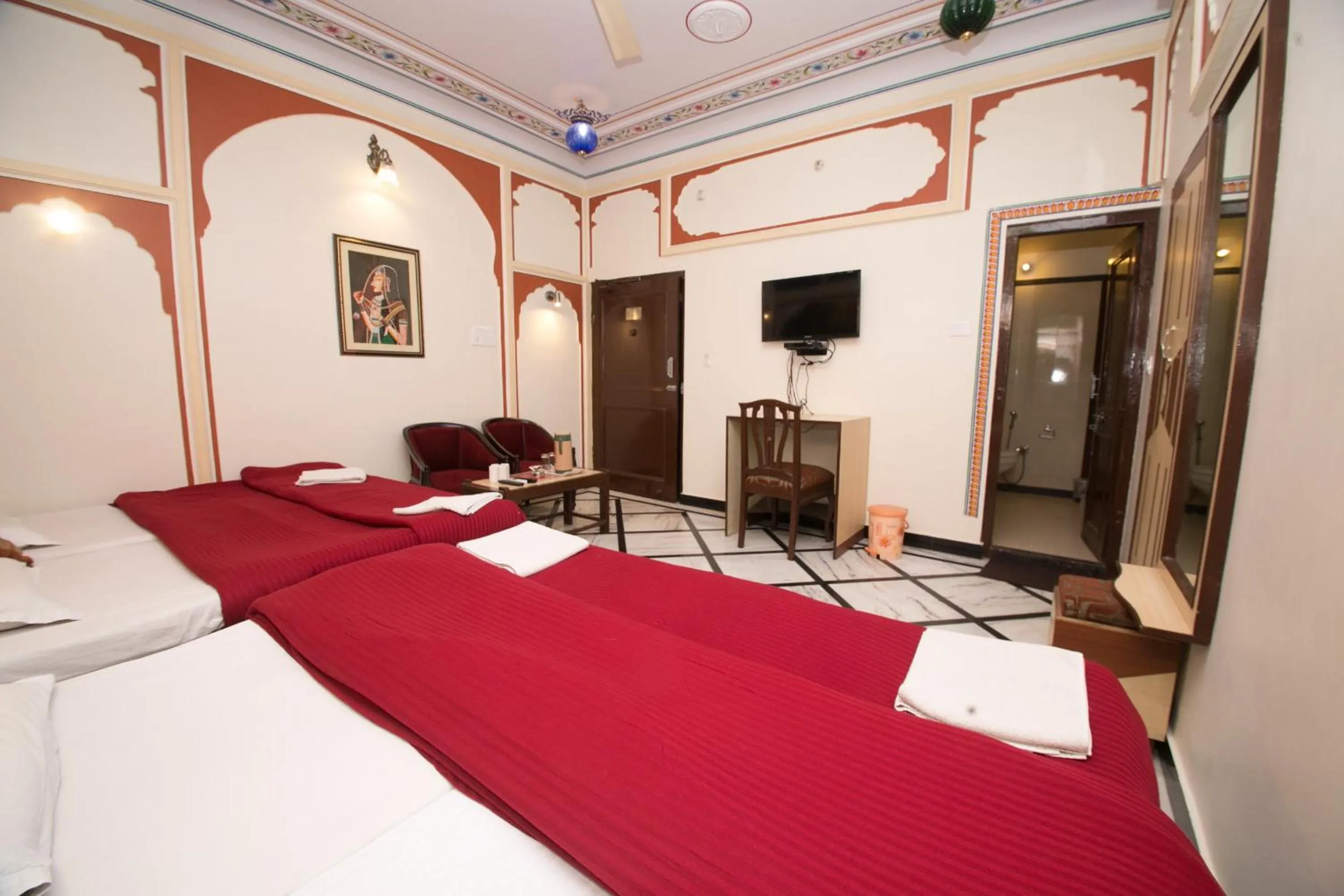 Living room, Bed in Hotel Kalyan