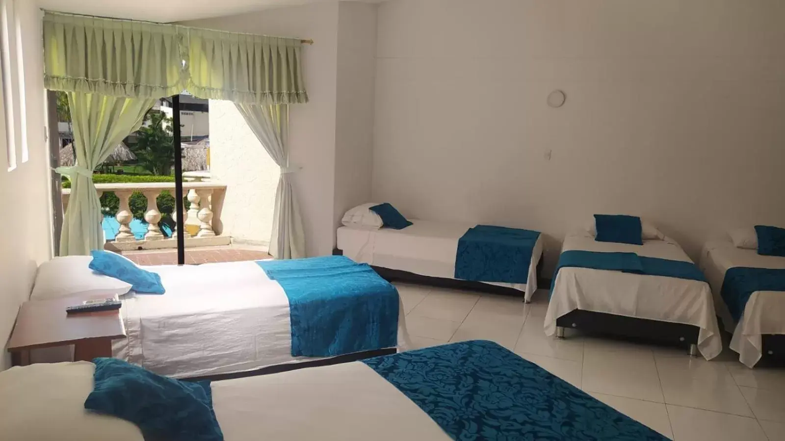 Standard Quadruple Room in Hotel Las Victorias Palmira Standard Quadruple Room in Hotel Las Victorias Palmira