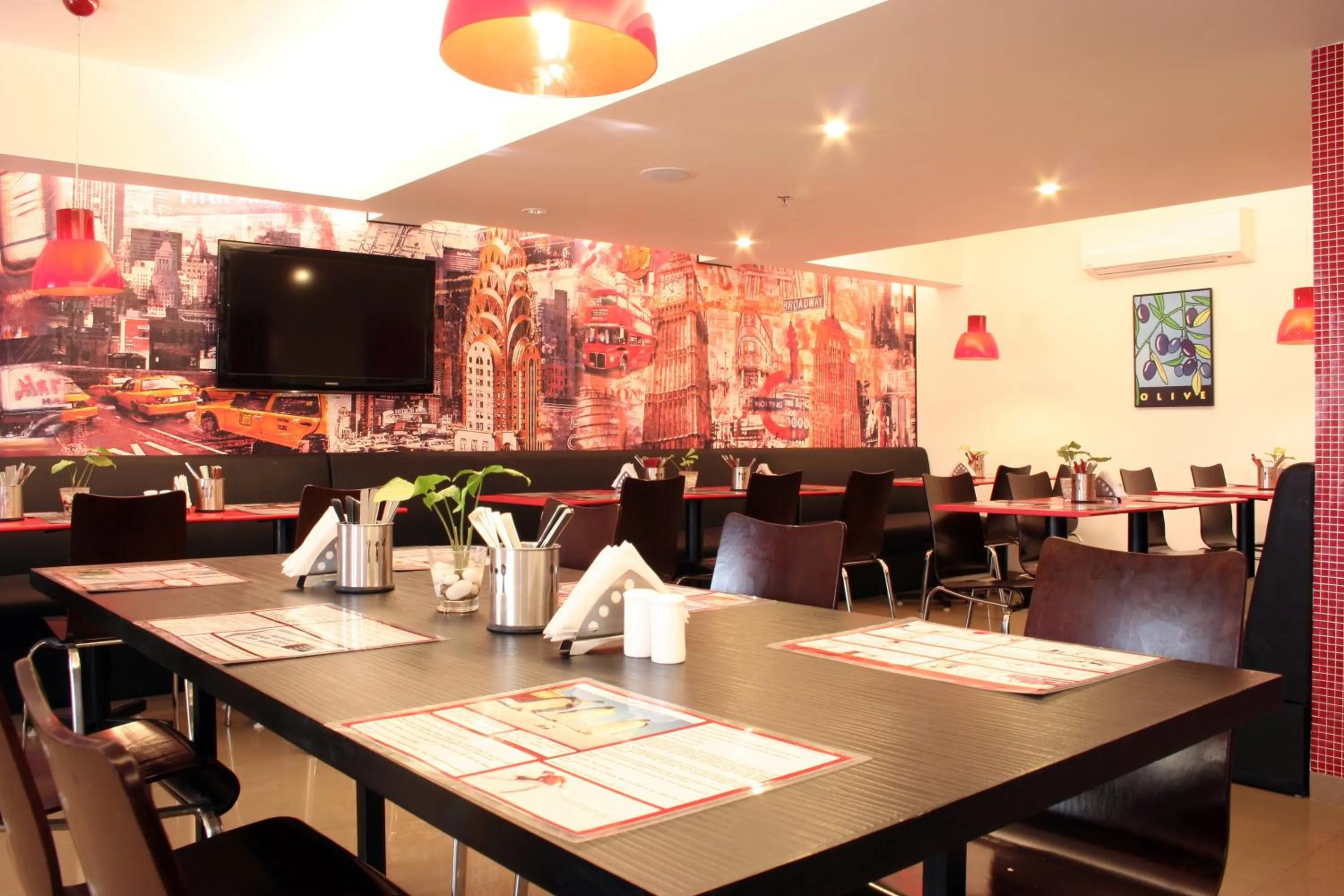 Restaurant/places to eat in Red Fox by Lemon Tree Hotels, Jaipur