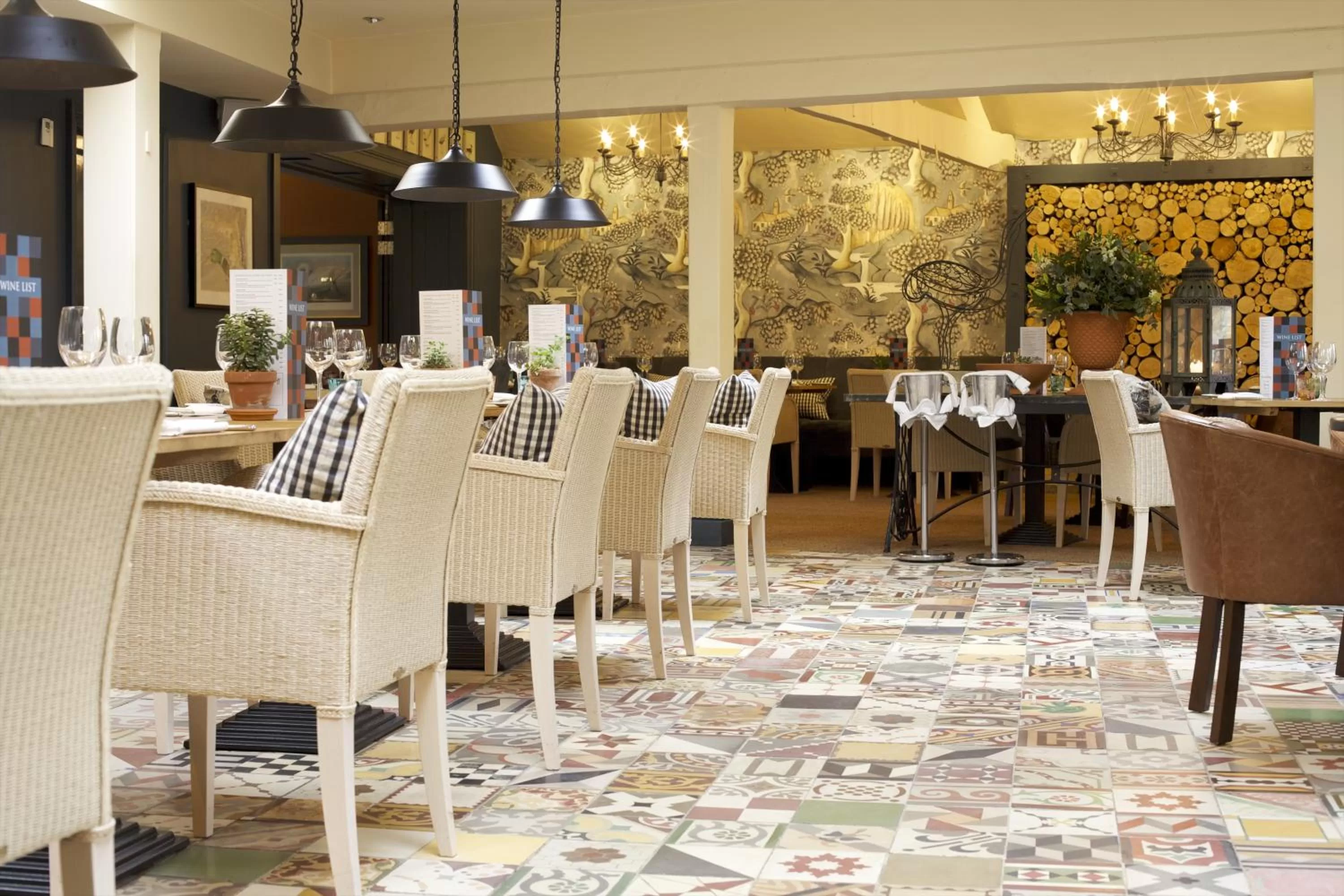 Restaurant/places to eat in The Swan Hotel