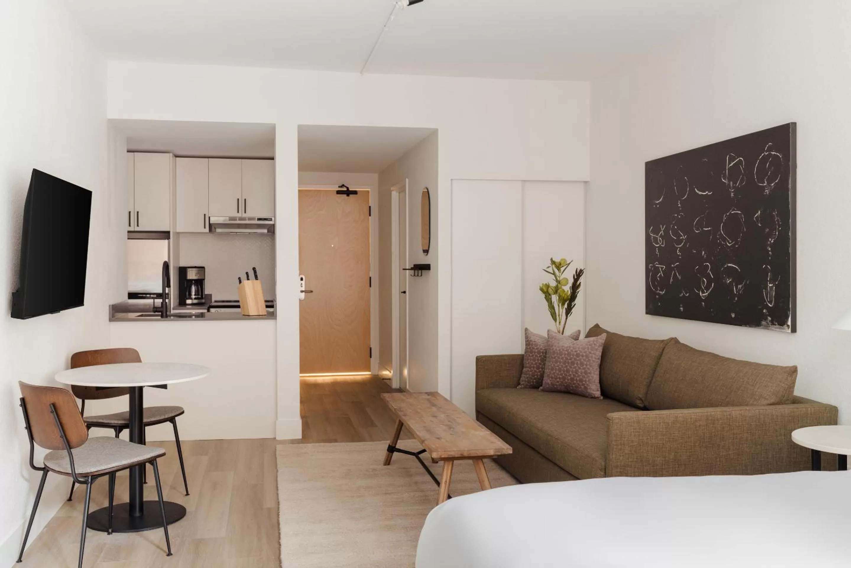 Studio with Sofa Bed in Rideau