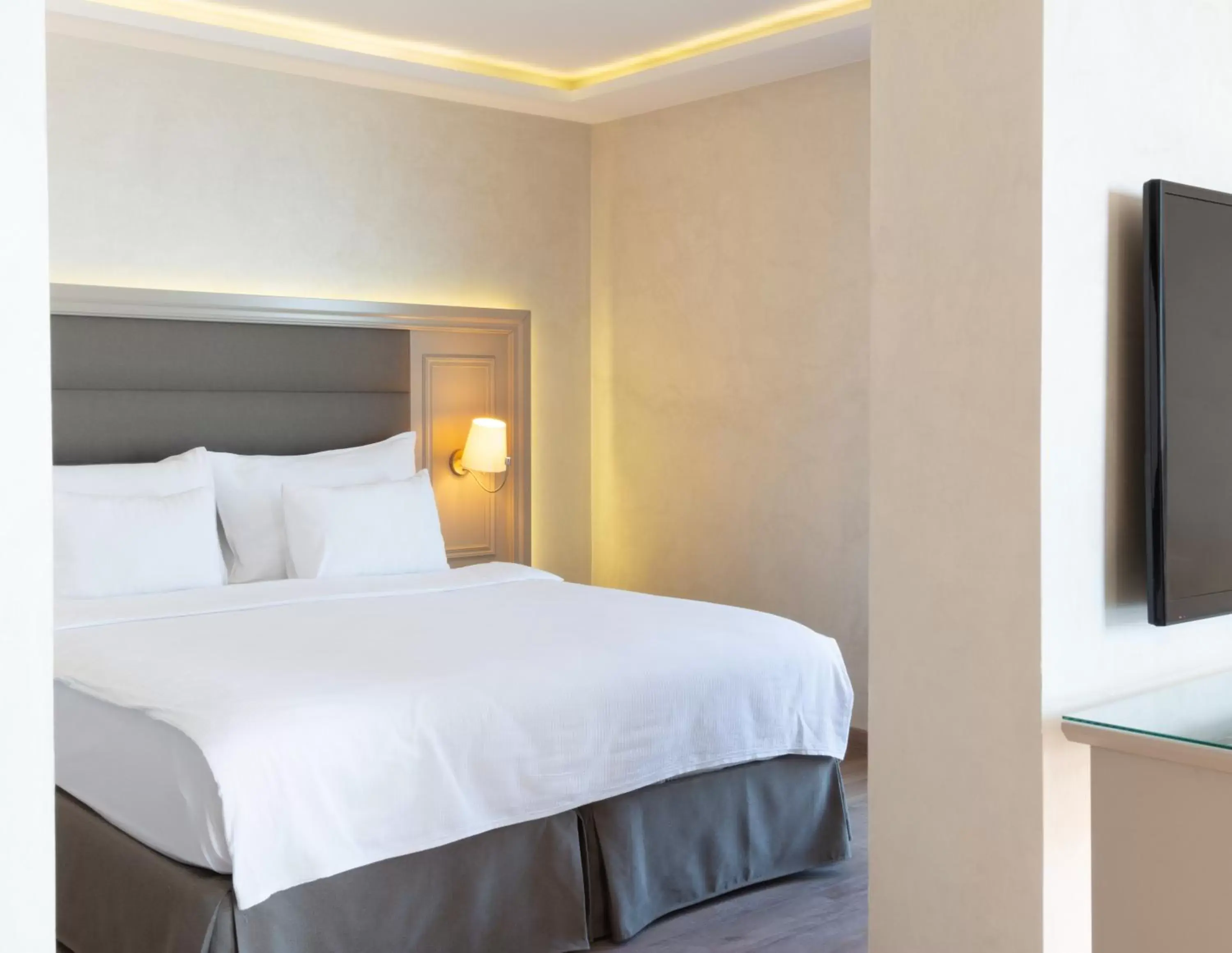 Deluxe Suite with Sea View in Antik Hotel Istanbul Deluxe Suite with Sea View in Antik Hotel Istanbul