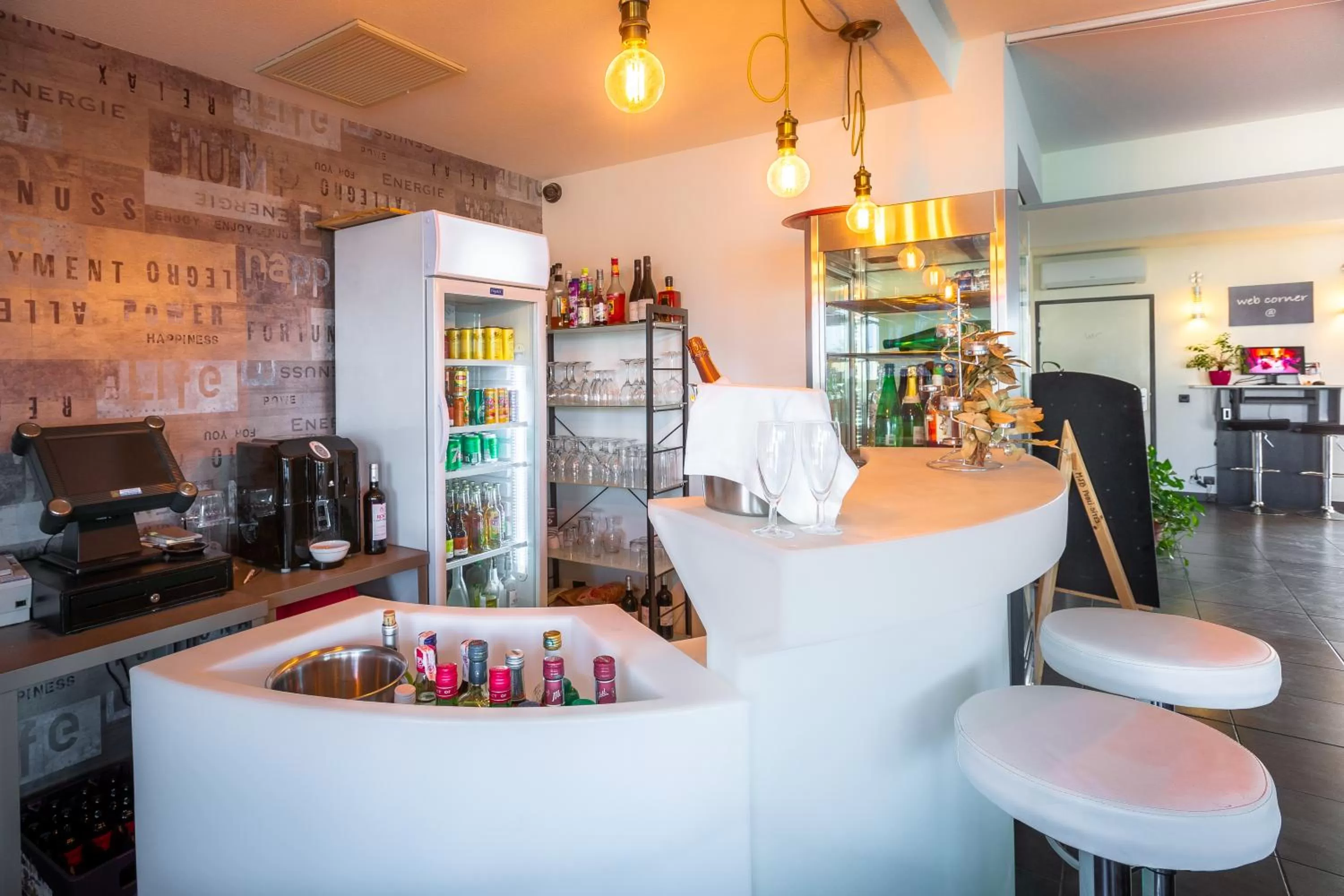 Lounge or bar in The Originals City, Hôtel Les Dômes, Perpignan Sud Saleilles