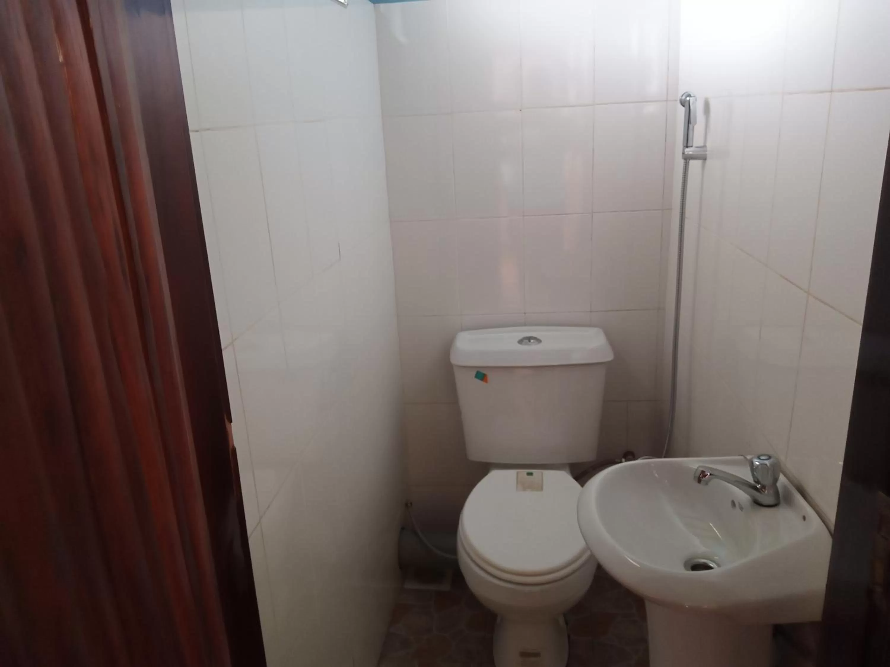 Bathroom in Elite Backpackers Services