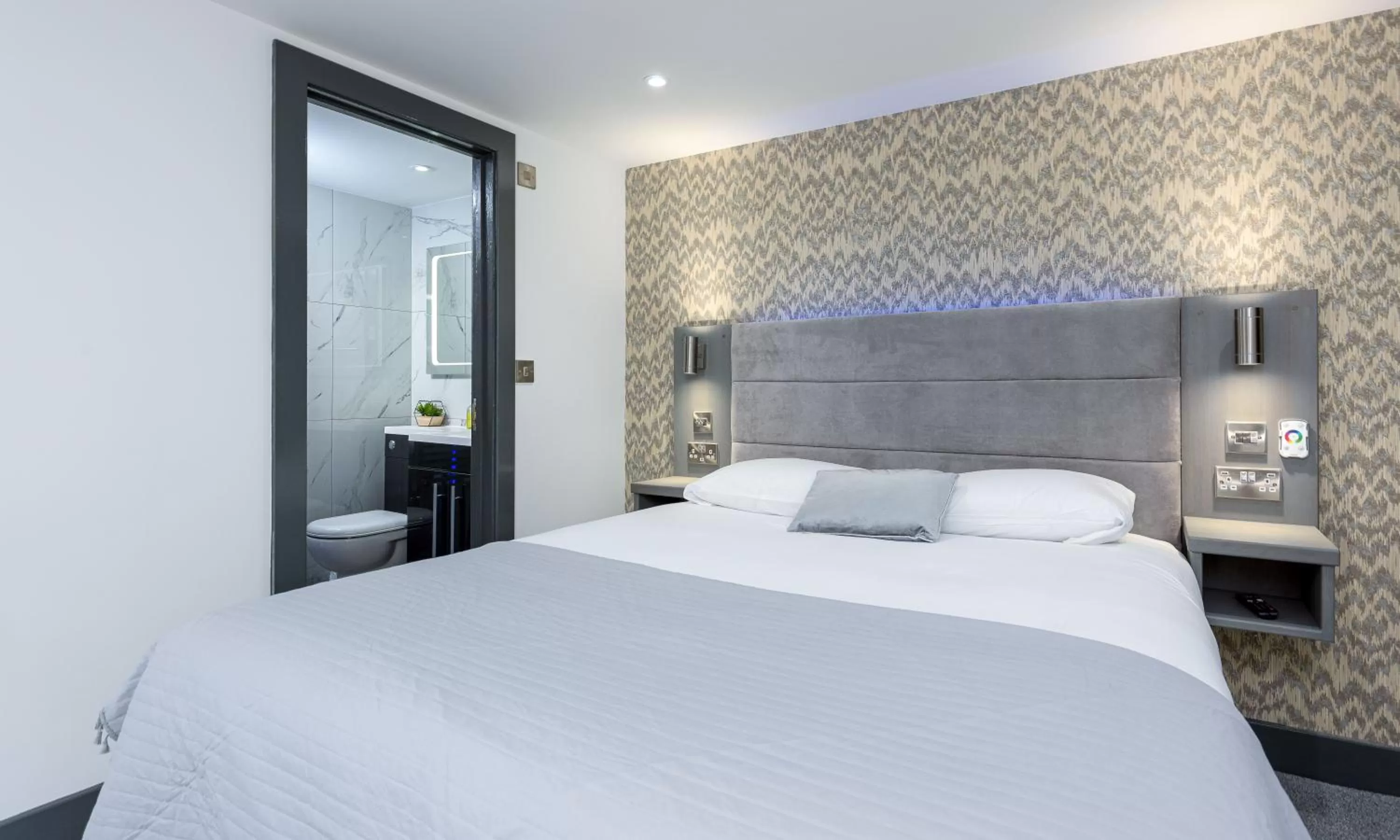 Bedroom, Bed in The Stanley Hotel