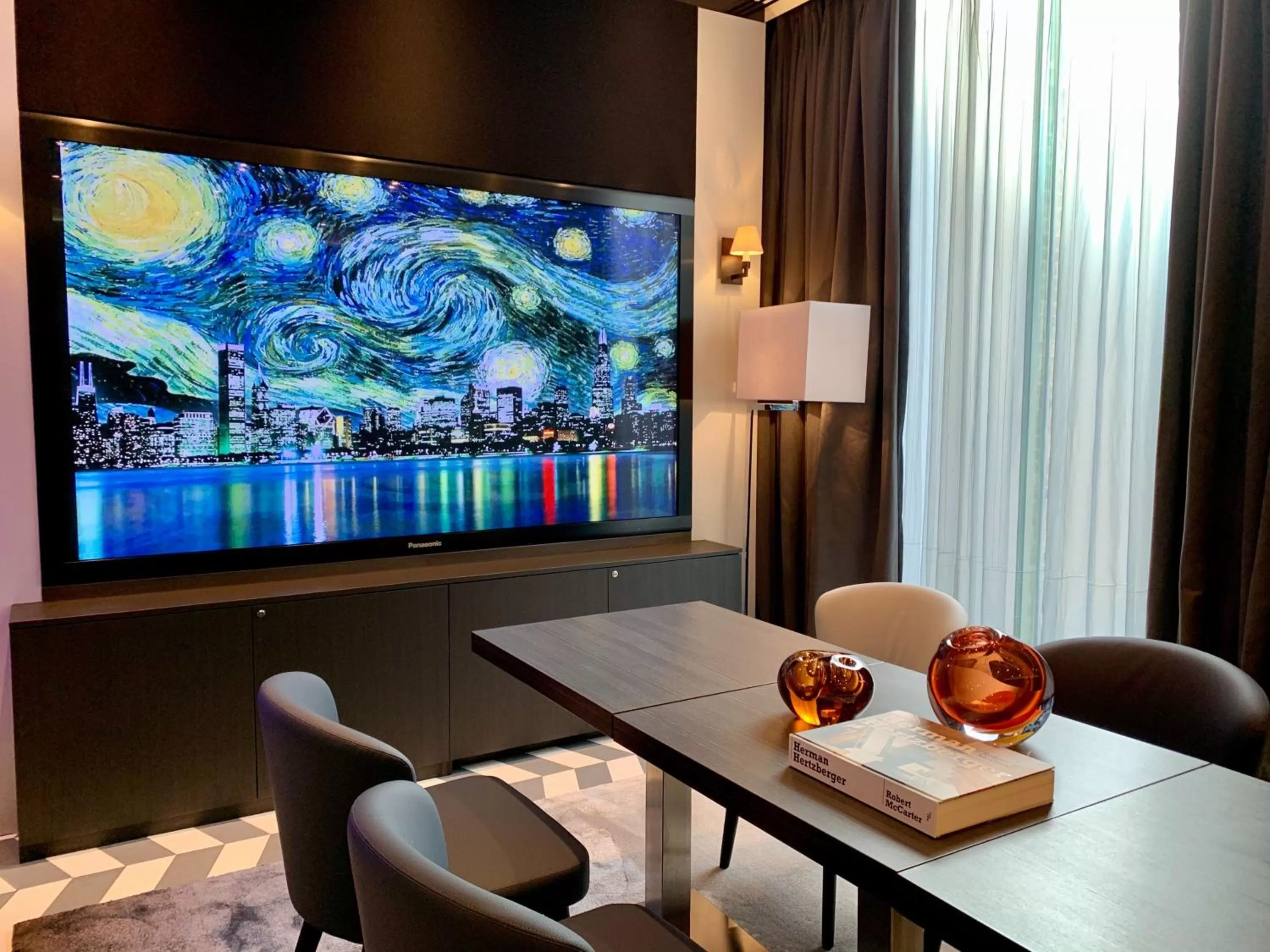 Communal lounge/ TV room in Eccleston Square Hotel