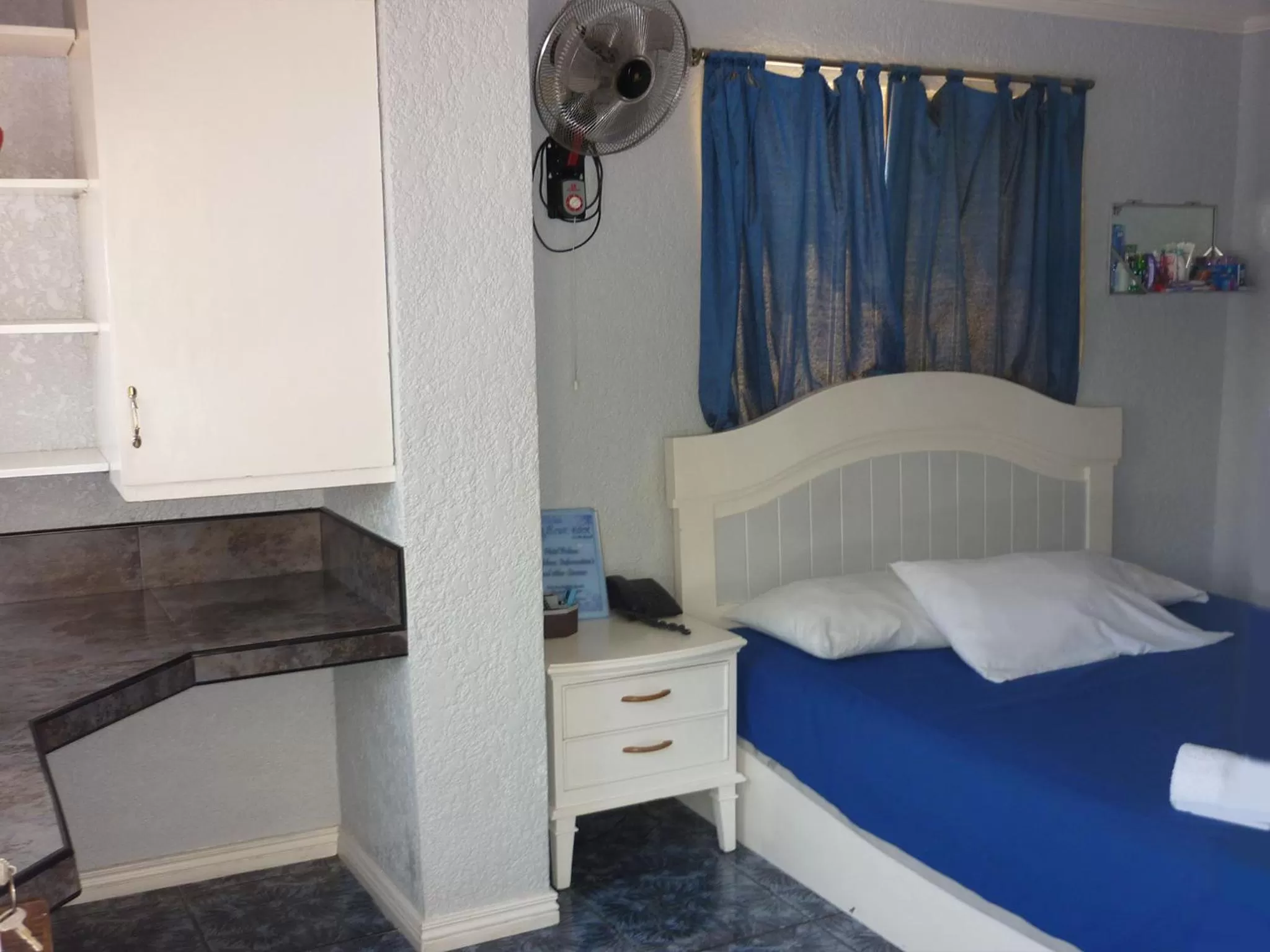 Photo of the whole room, Bed in Blue Rock Resort