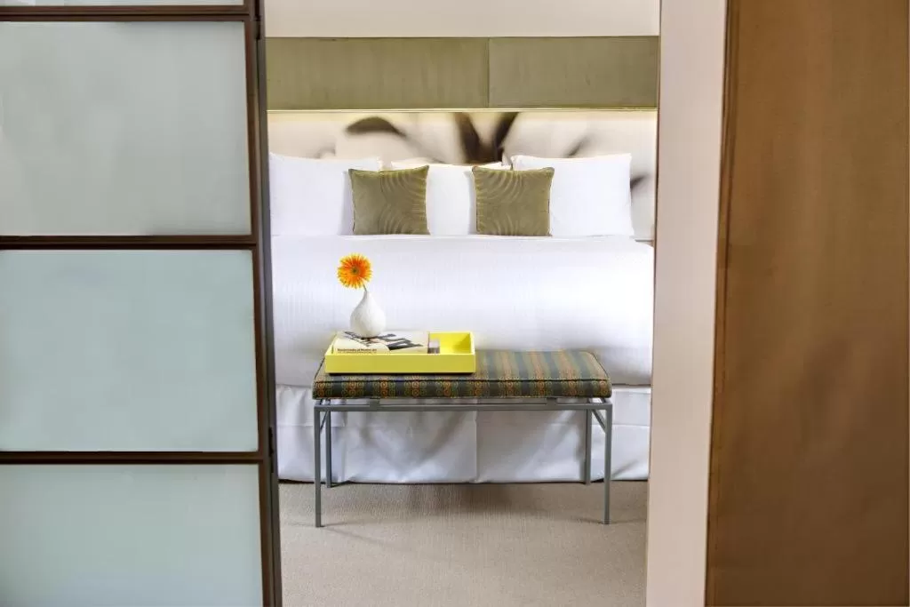 One-Bedroom Queen Suite in Shoreham Hotel