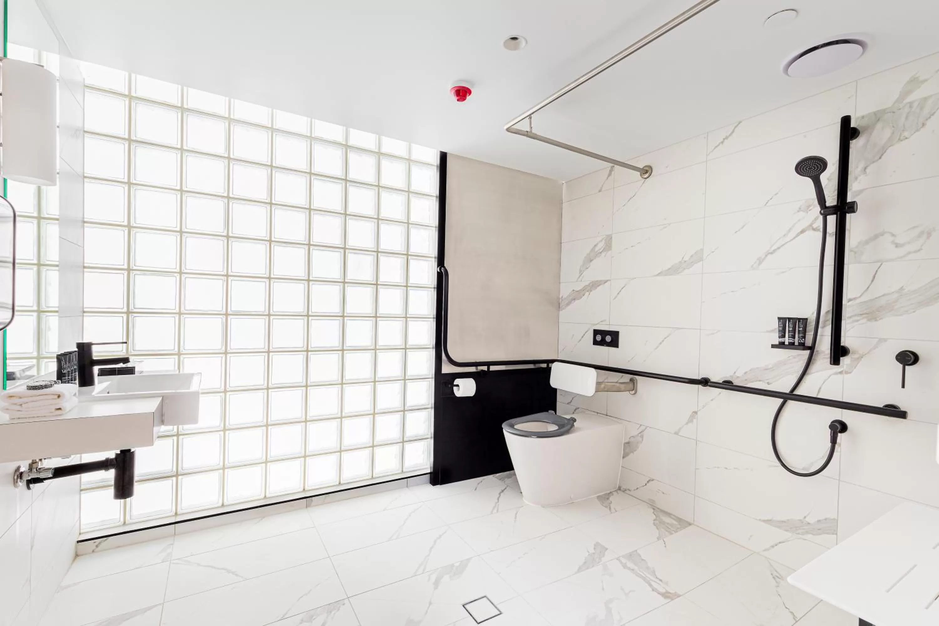 Bathroom in Brady Hotels Jones Lane