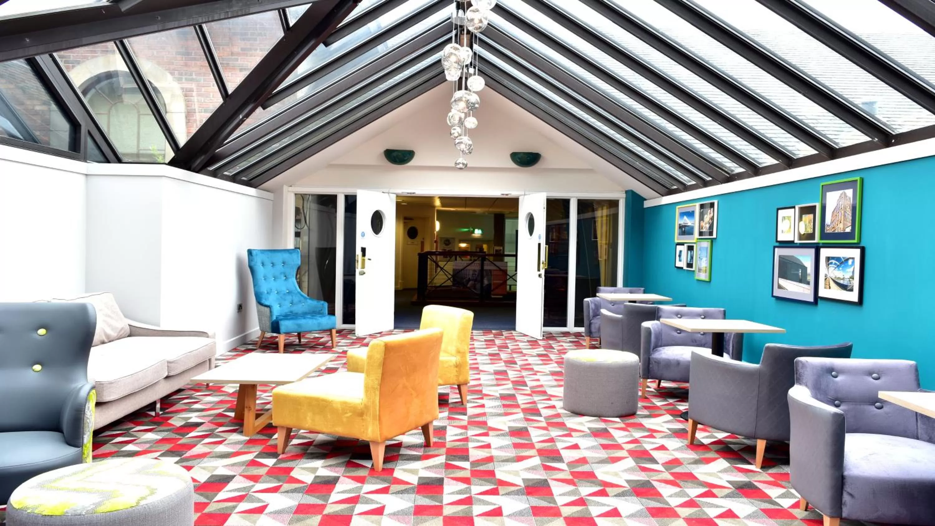 Lobby or reception in Holiday Inn Glasgow - East Kilbride by IHG