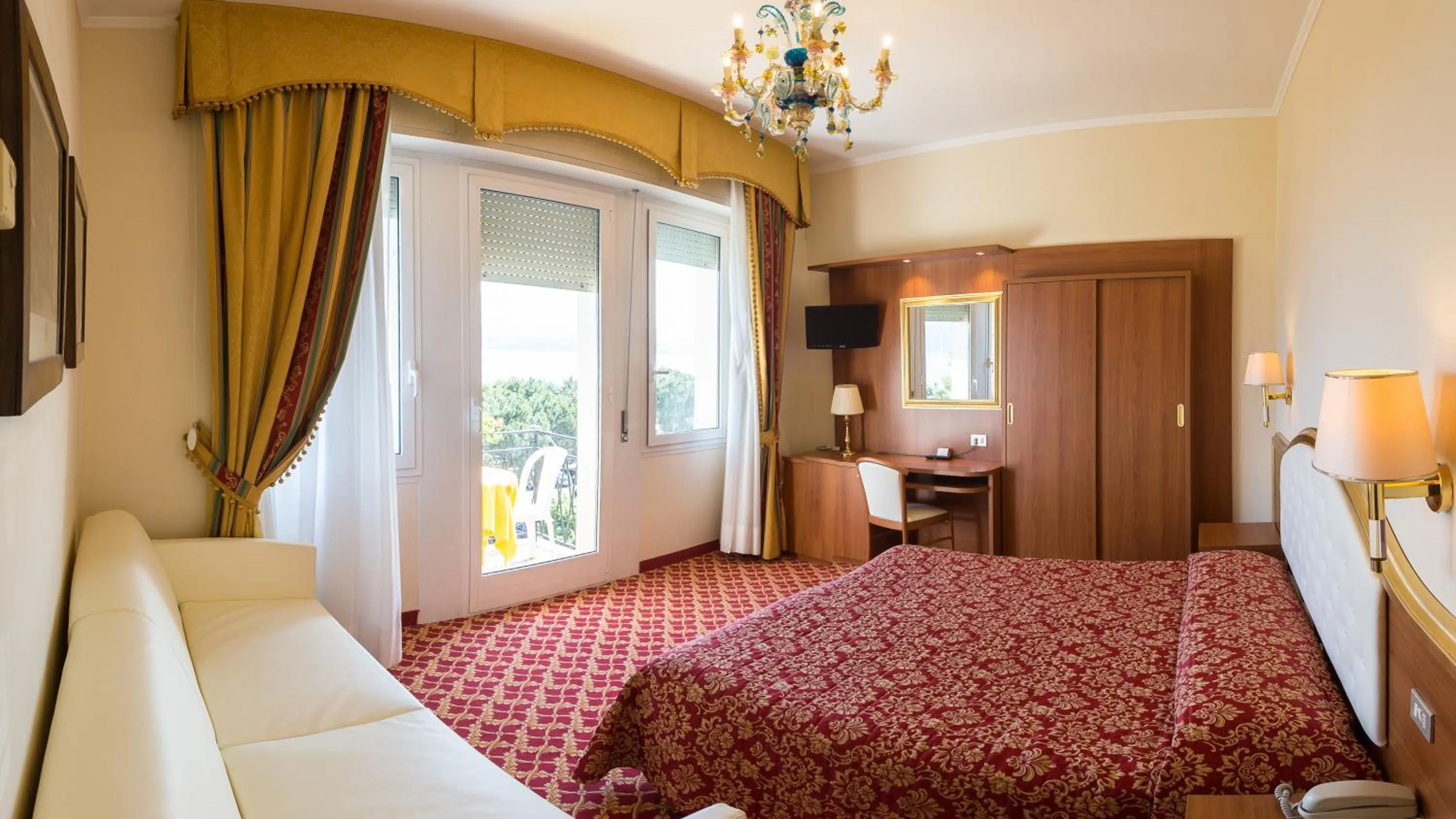 Photo of the whole room, Bed in Hotel Milan Speranza Au Lac