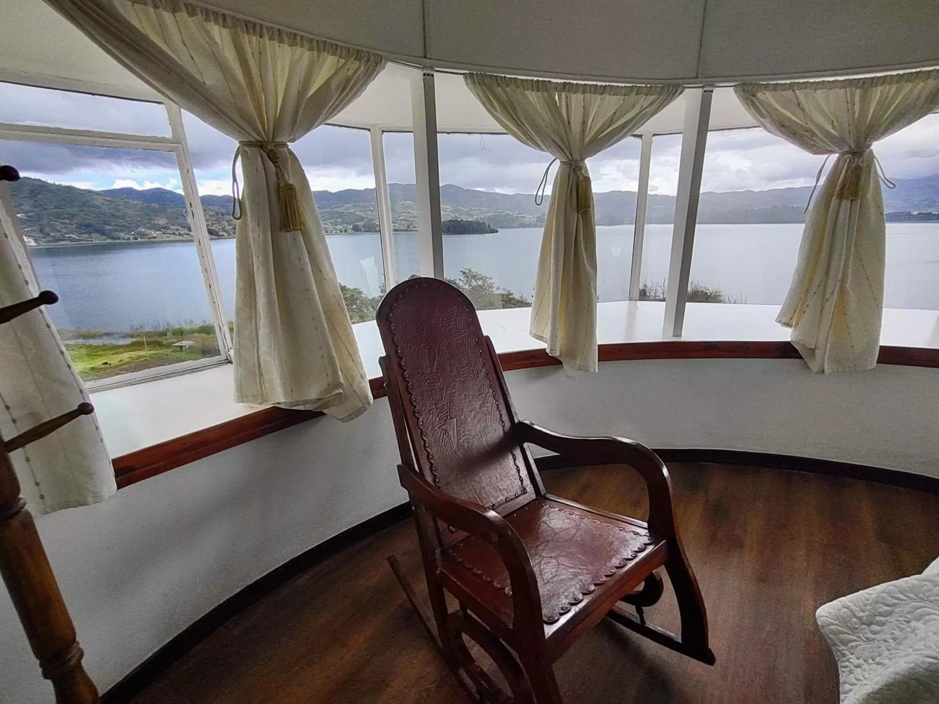 Natural landscape, Seating Area in Refugio Génesis habitaciones Lago de Tota