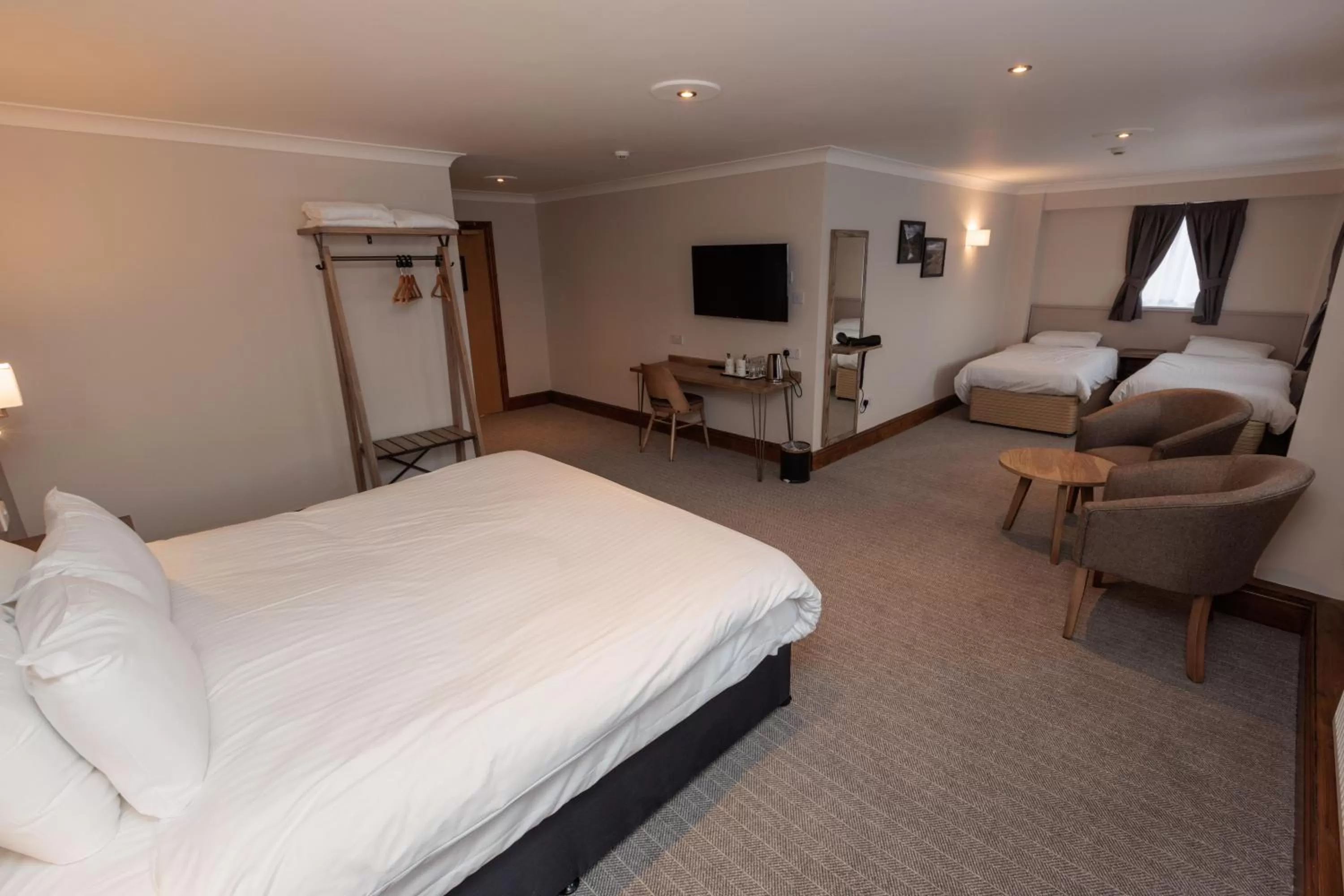 Photo of the whole room, Bed in Boundary, Alfreton by Marston's Inns