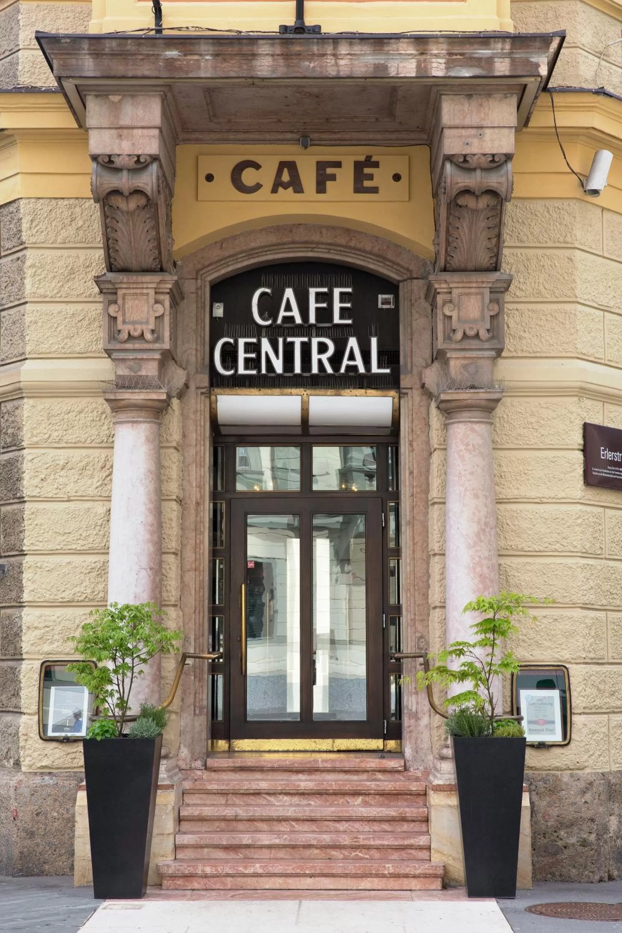 Facade/entrance in Hotel Central