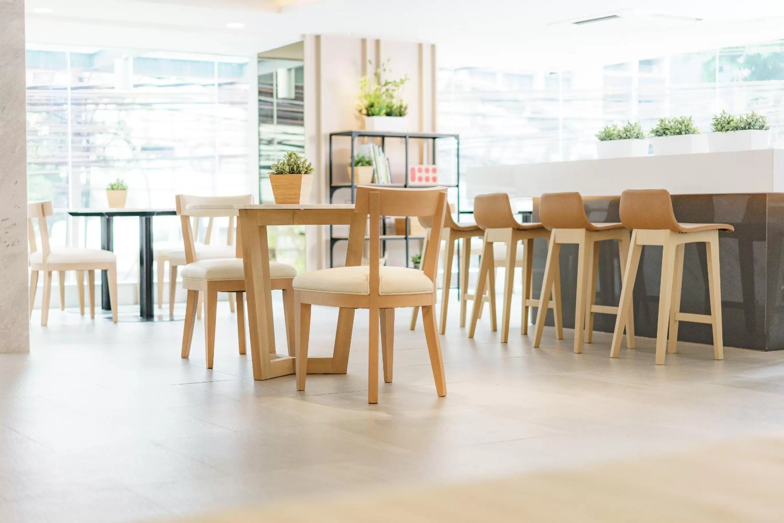 Restaurant/places to eat in Kritthai Residence