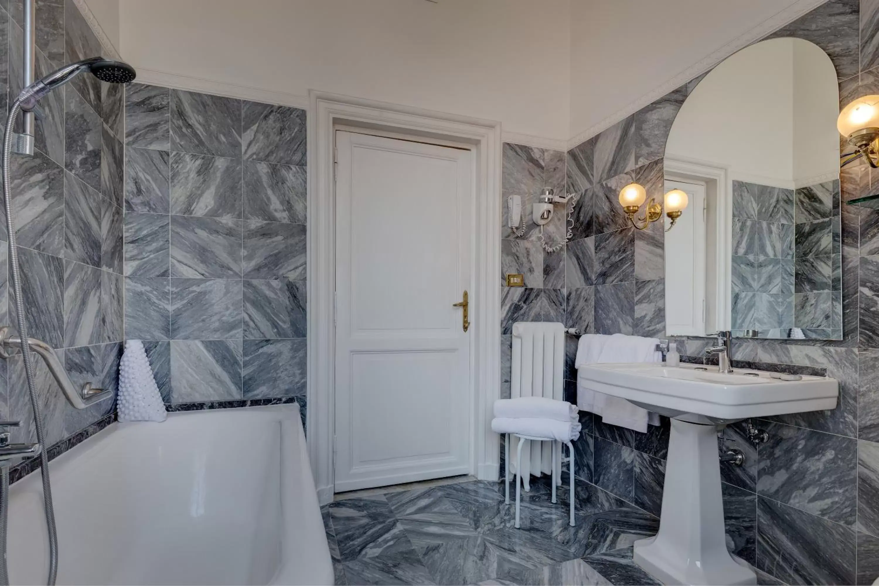 Classic Double Room in Grand Hotel Plaza Classic Double Room in Grand Hotel Plaza