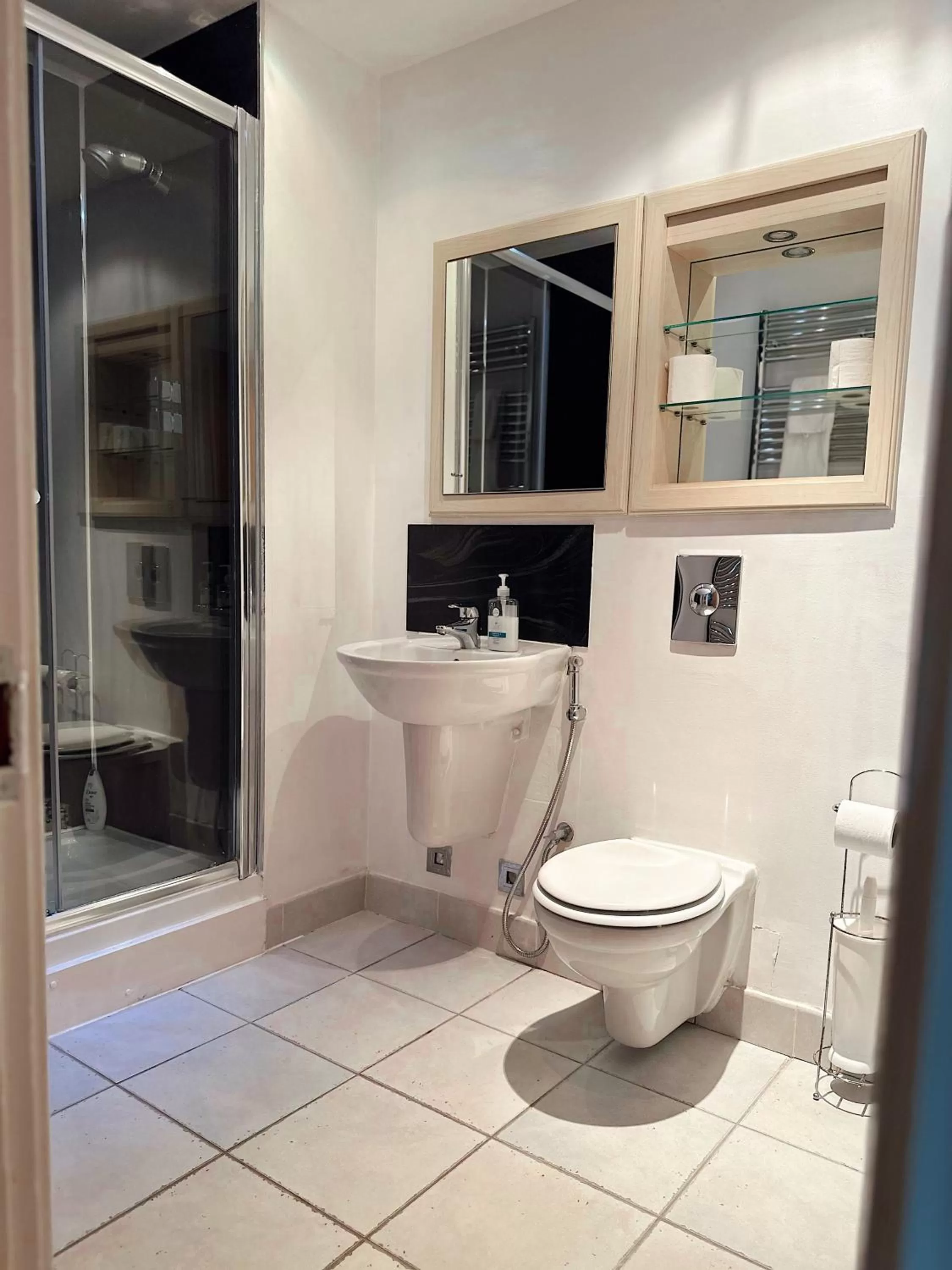 Bathroom in Canary Wharf - Luxury Apartments