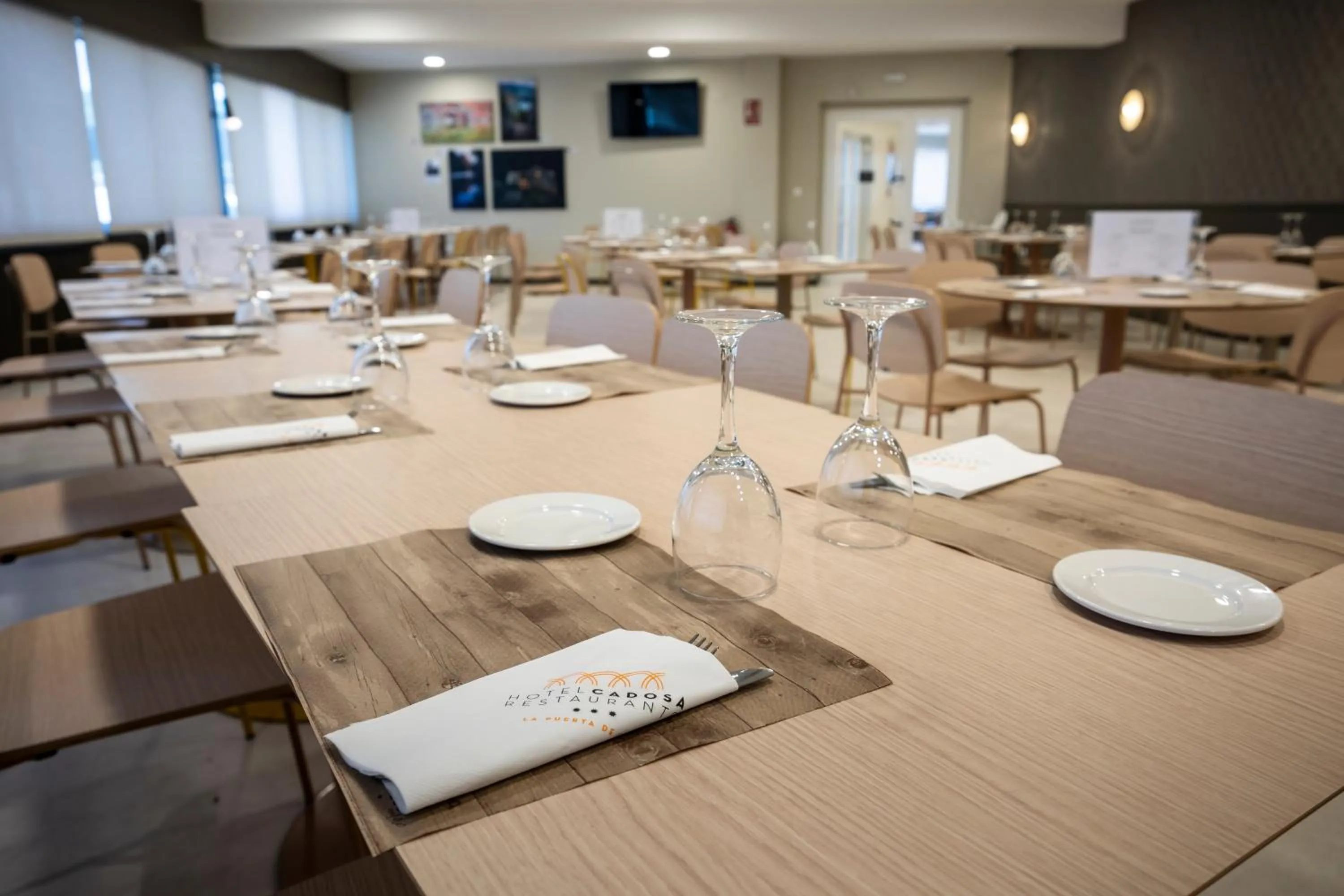 Restaurant/places to eat in Hotel Restaurante Cadosa