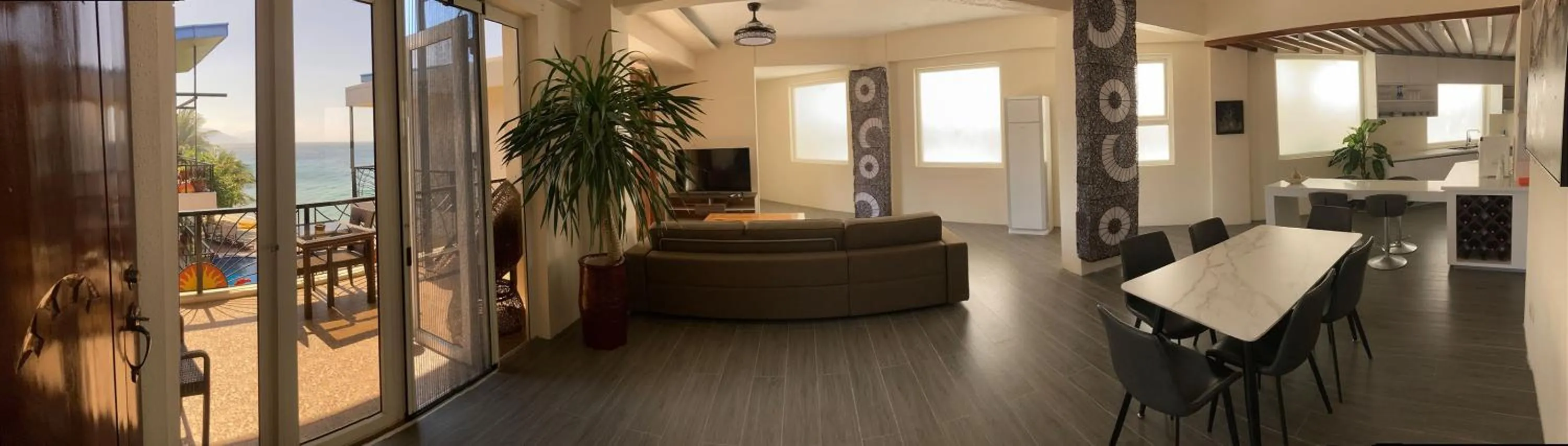 Living room in Sunset At Aninuan Beach Resort