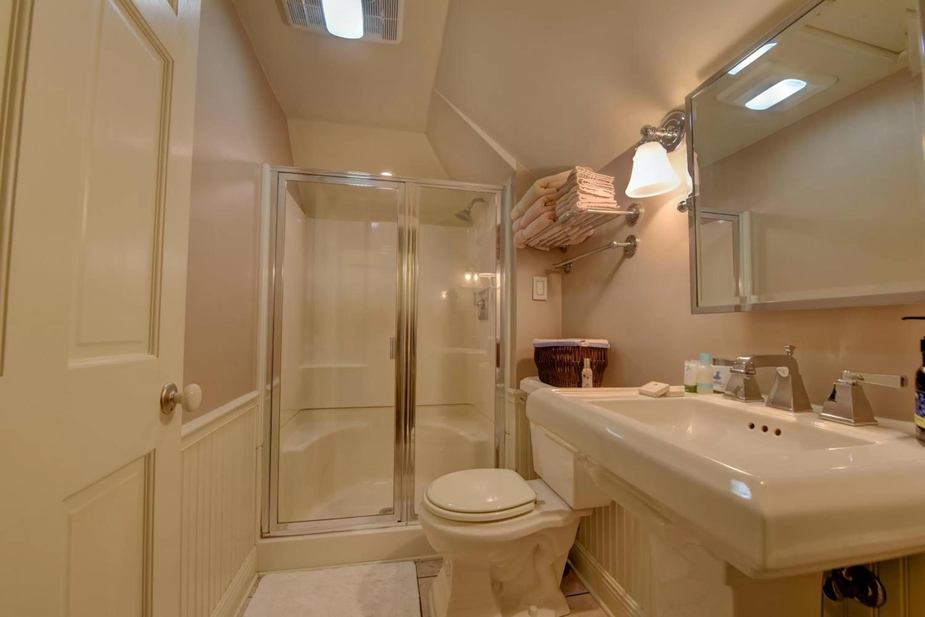 Bathroom in A Chateau on the Bayou Bed & Breakfast