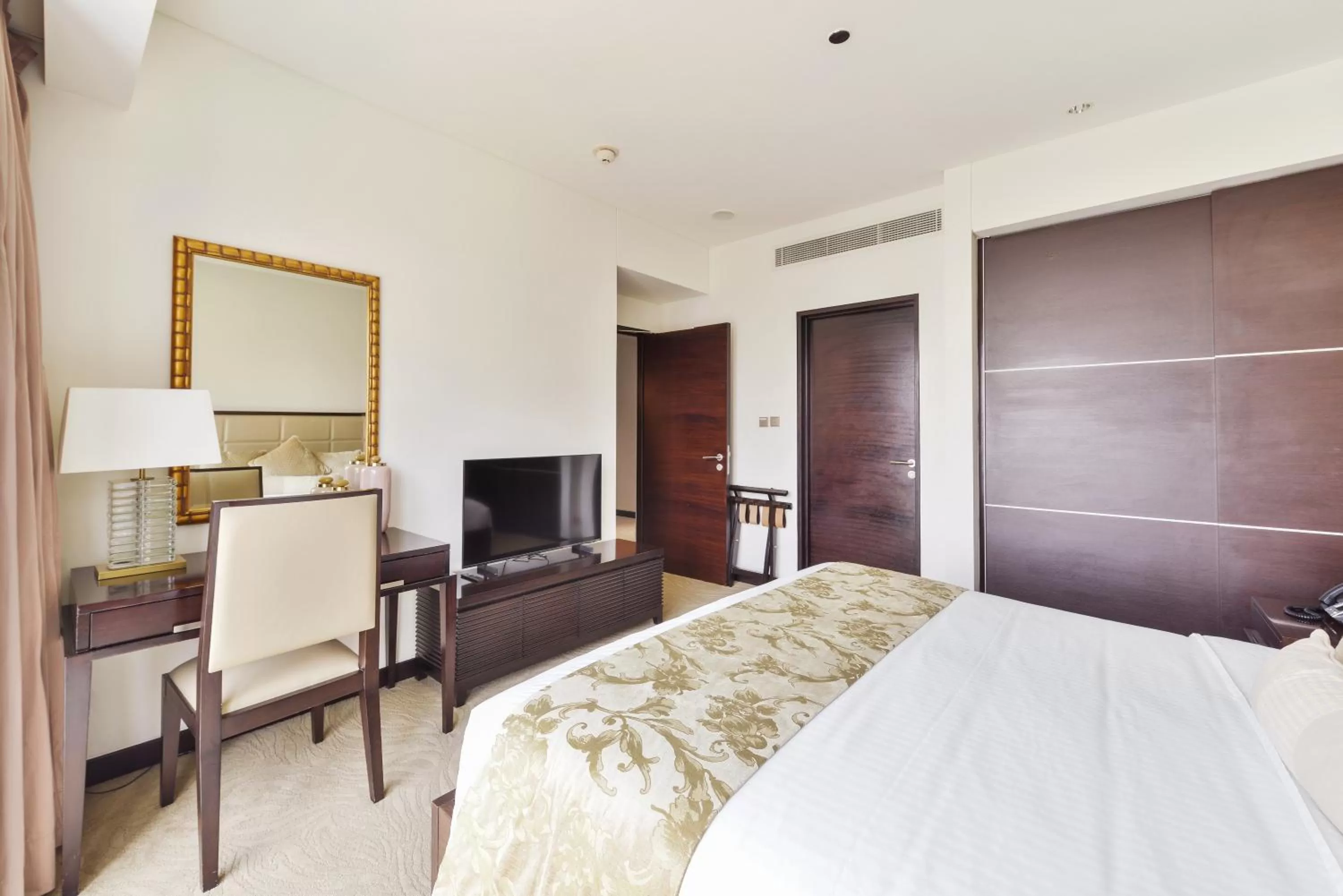 hair dresser, Bed in Emaar Residences Dubai Marina by Qstay - formerly Address Dubai Marina