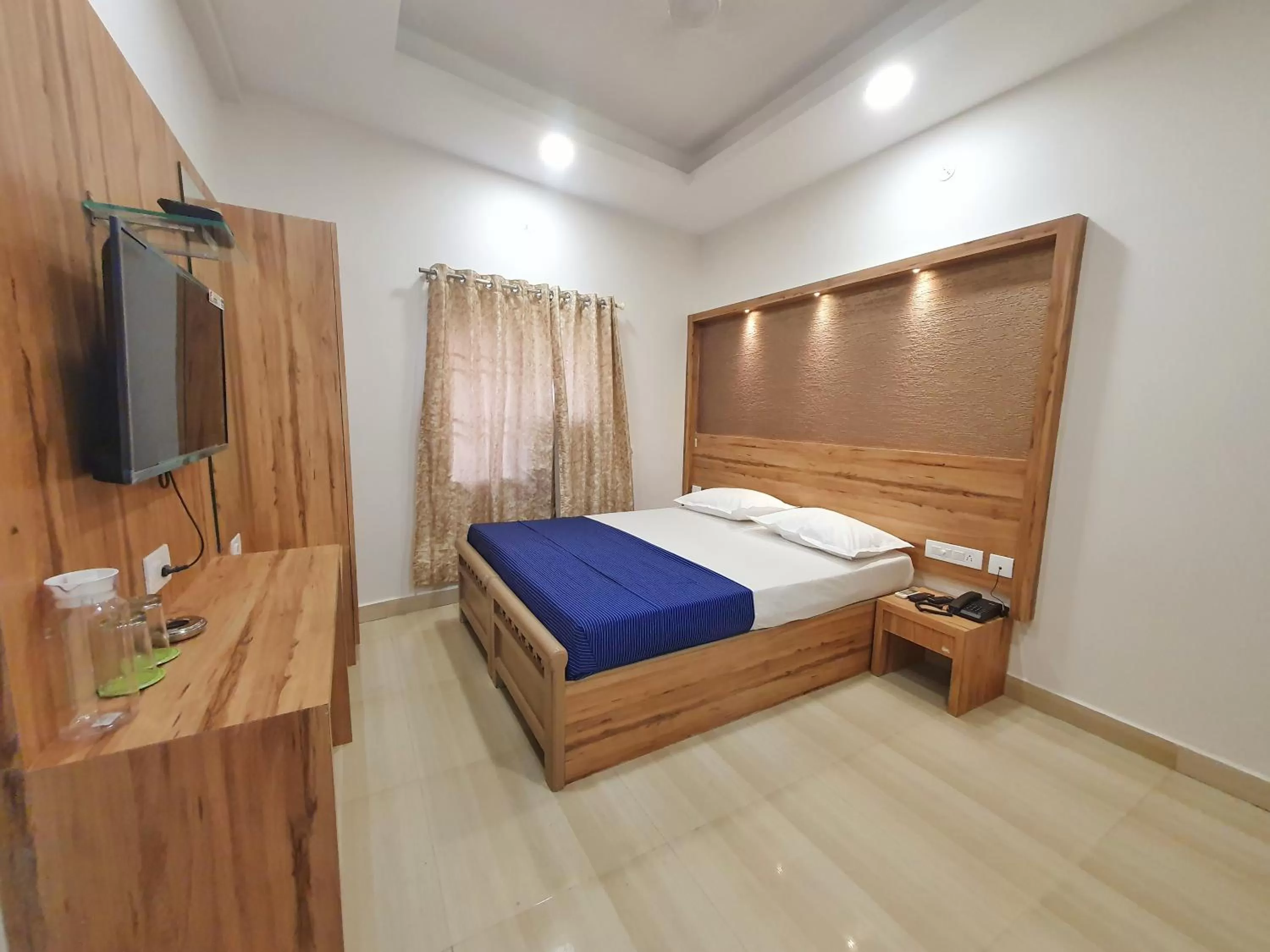 Bed in Stay Court - Business Class Hotel - Near Central Railway Station