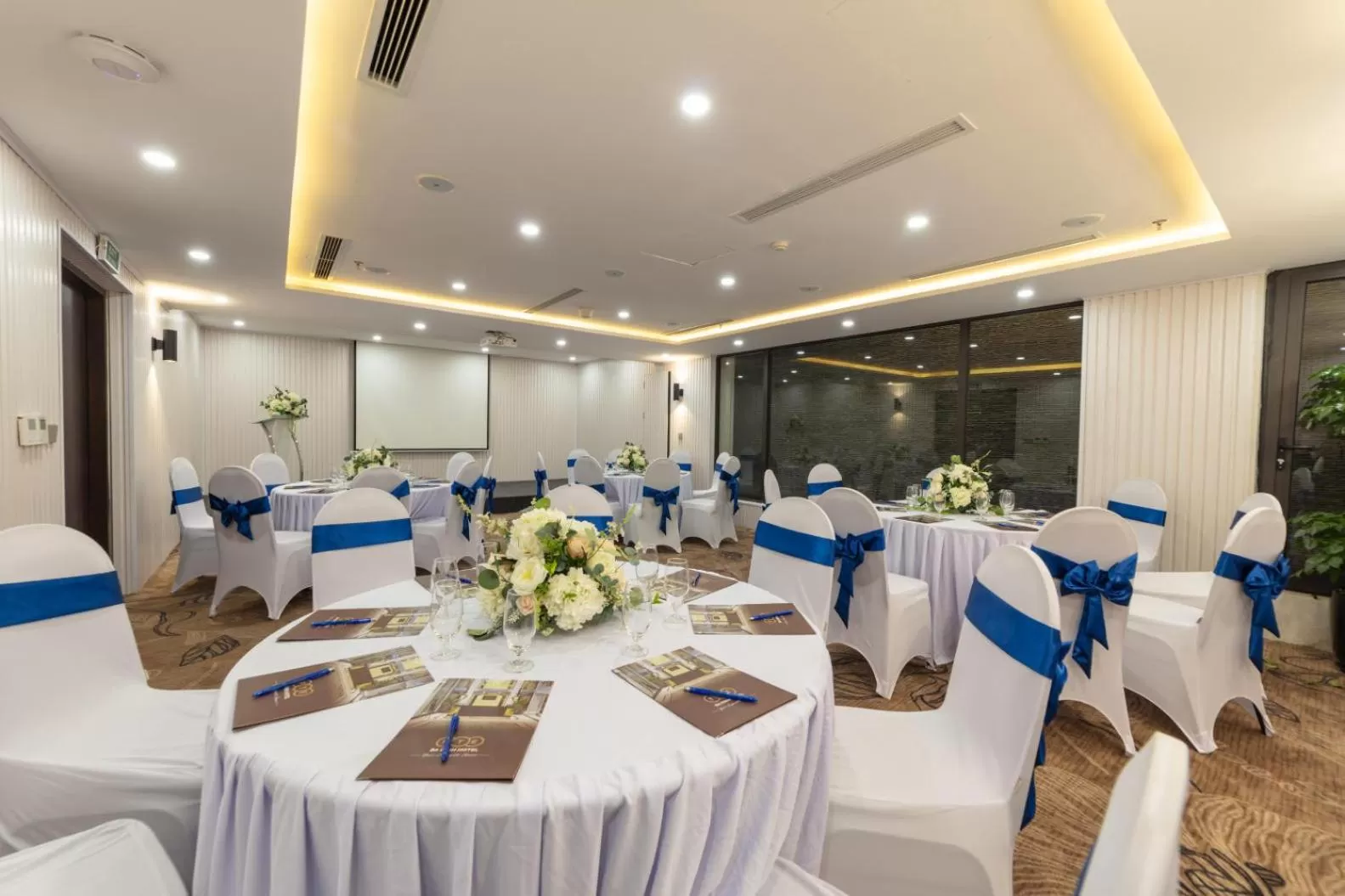 Restaurant/places to eat in FTE Ba Dinh Hotel